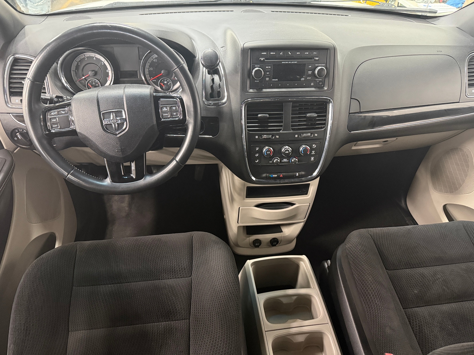 Thumbnail: 2017 Dodge Grand Caravan - 3