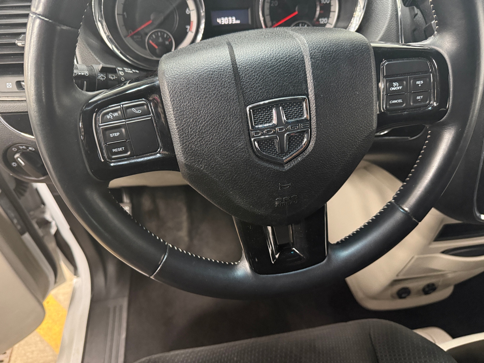 Thumbnail: 2017 Dodge Grand Caravan - 5