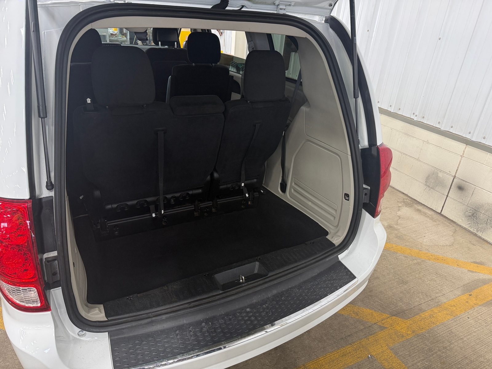 Thumbnail: 2017 Dodge Grand Caravan - 7