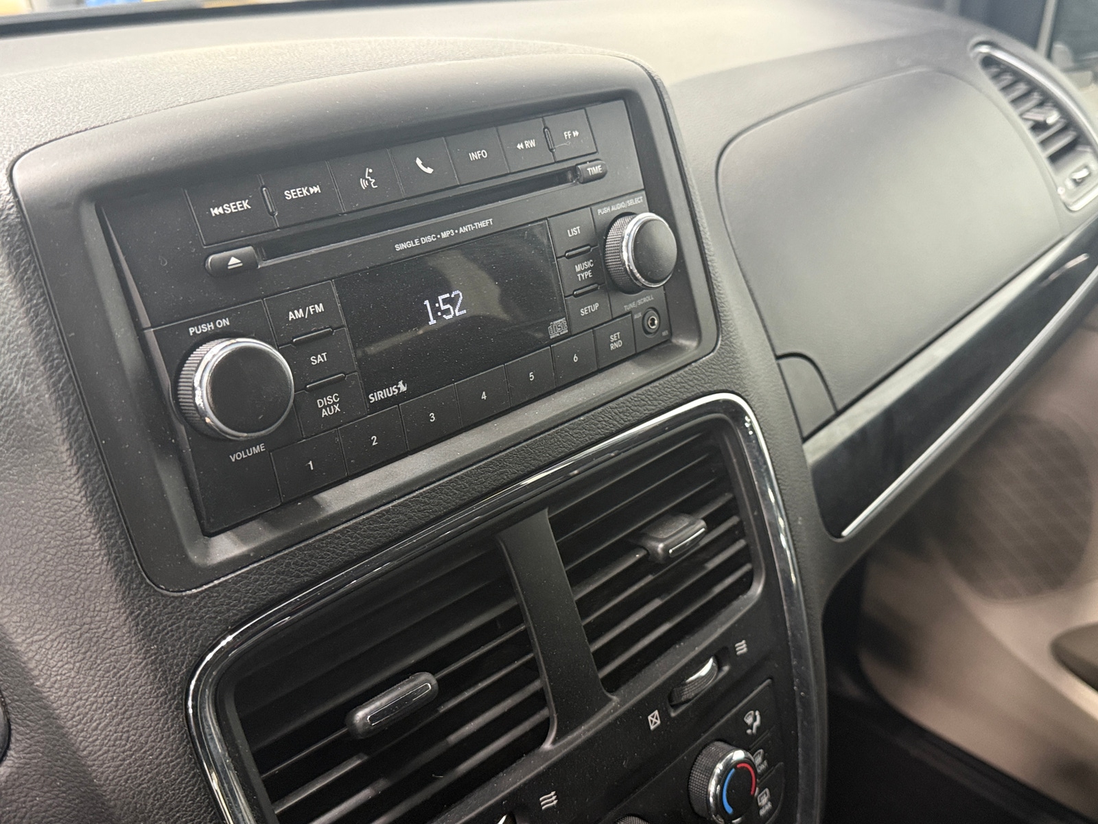 Thumbnail: 2017 Dodge Grand Caravan - 4