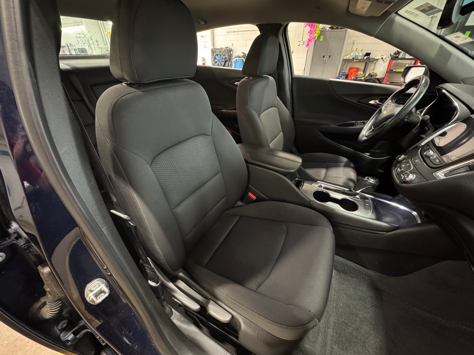 Thumbnail: 2017 Chevrolet Malibu - 2