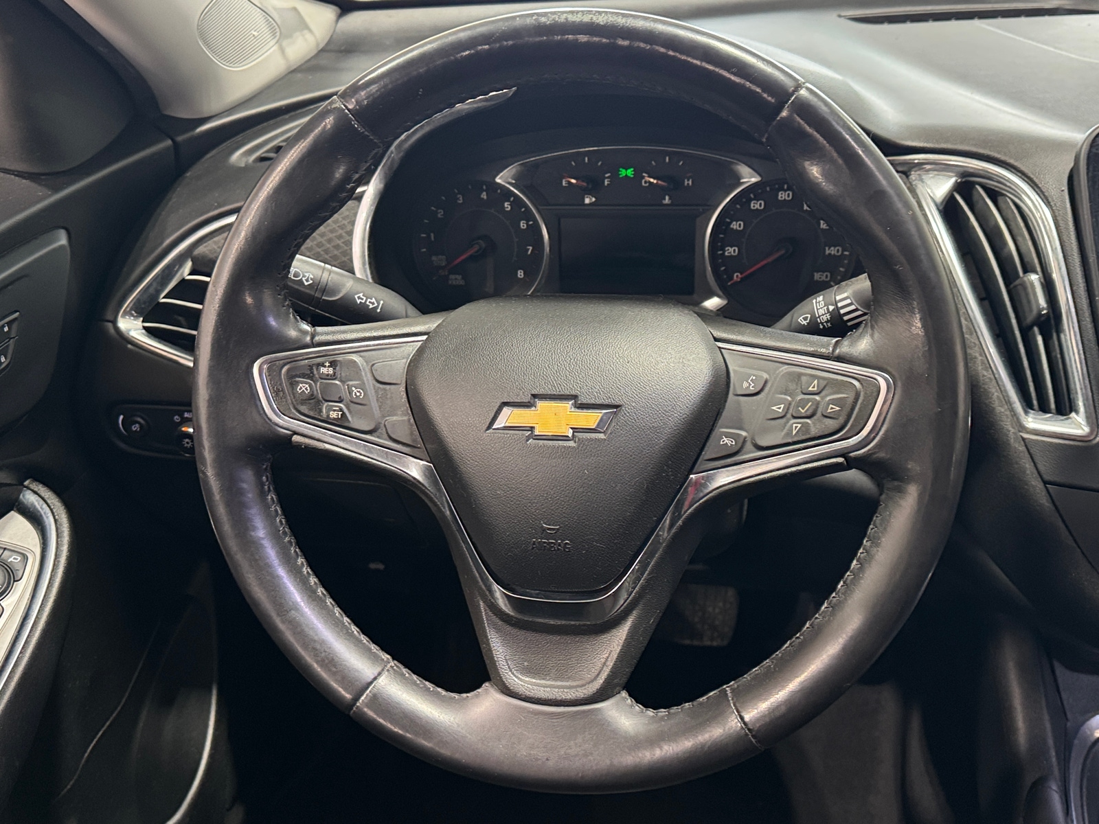 Thumbnail: 2017 Chevrolet Malibu - 5