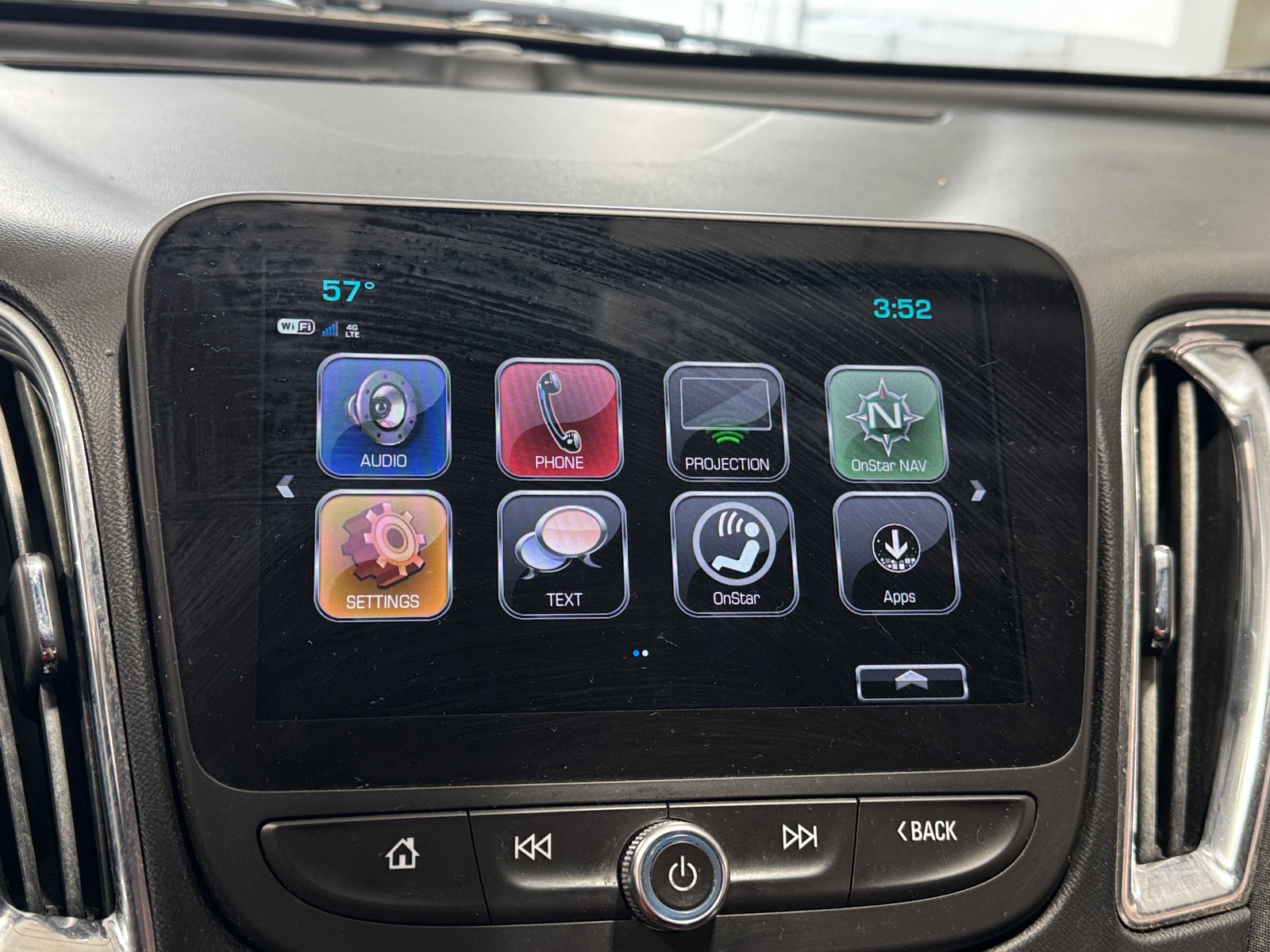 Thumbnail: 2017 Chevrolet Malibu - 4