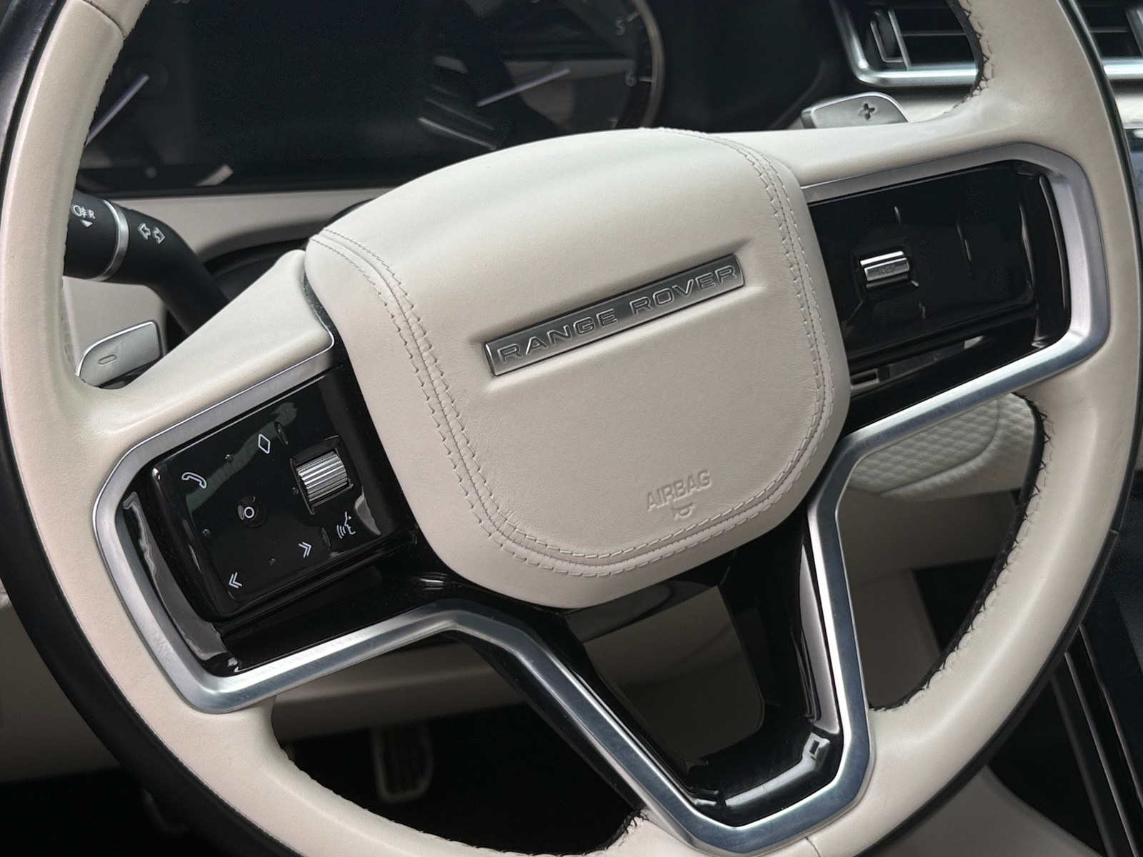 Thumbnail: 2022 Land Rover Range Rover Velar - 4