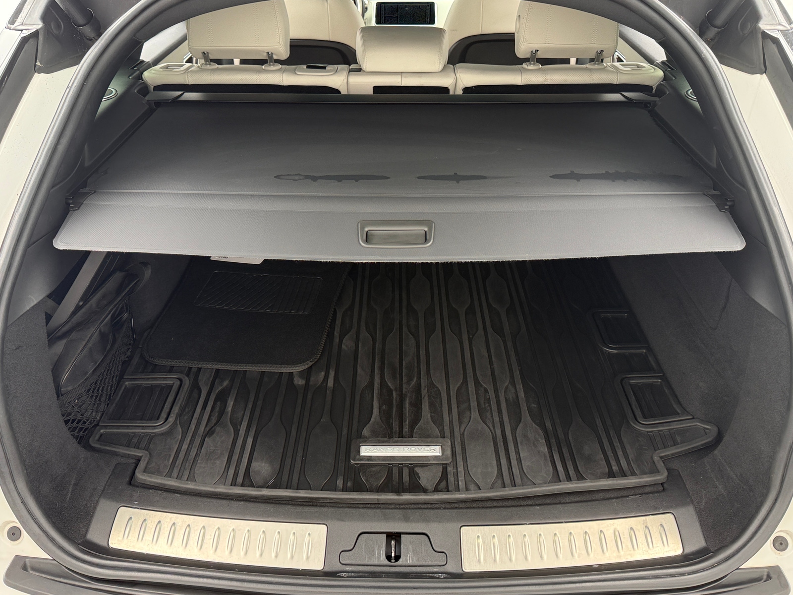 Thumbnail: 2022 Land Rover Range Rover Velar - 6