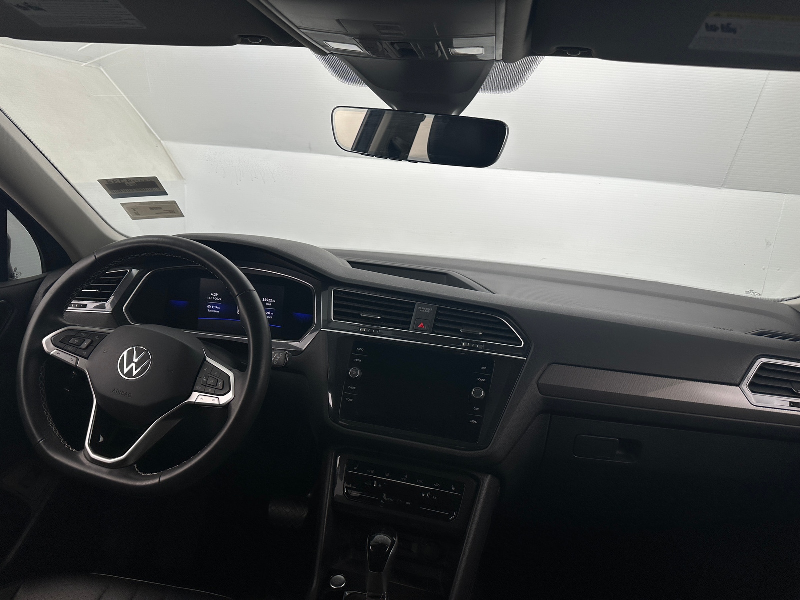 Thumbnail: 2022 Volkswagen Tiguan - 3