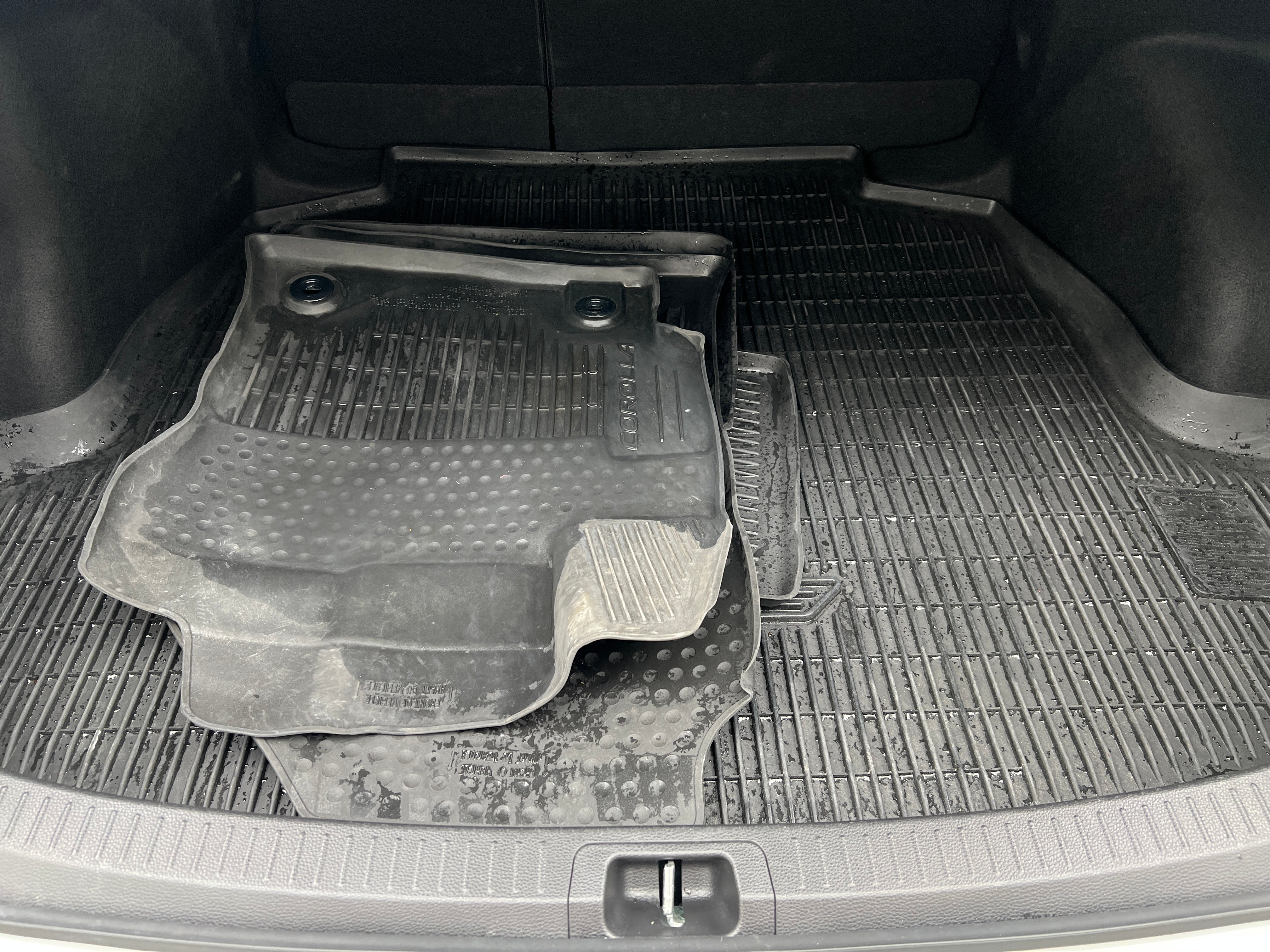 Used 2023 Toyota Corolla SE with VIN JTDBCMFE4P3002367 for sale in Northfield, Minnesota