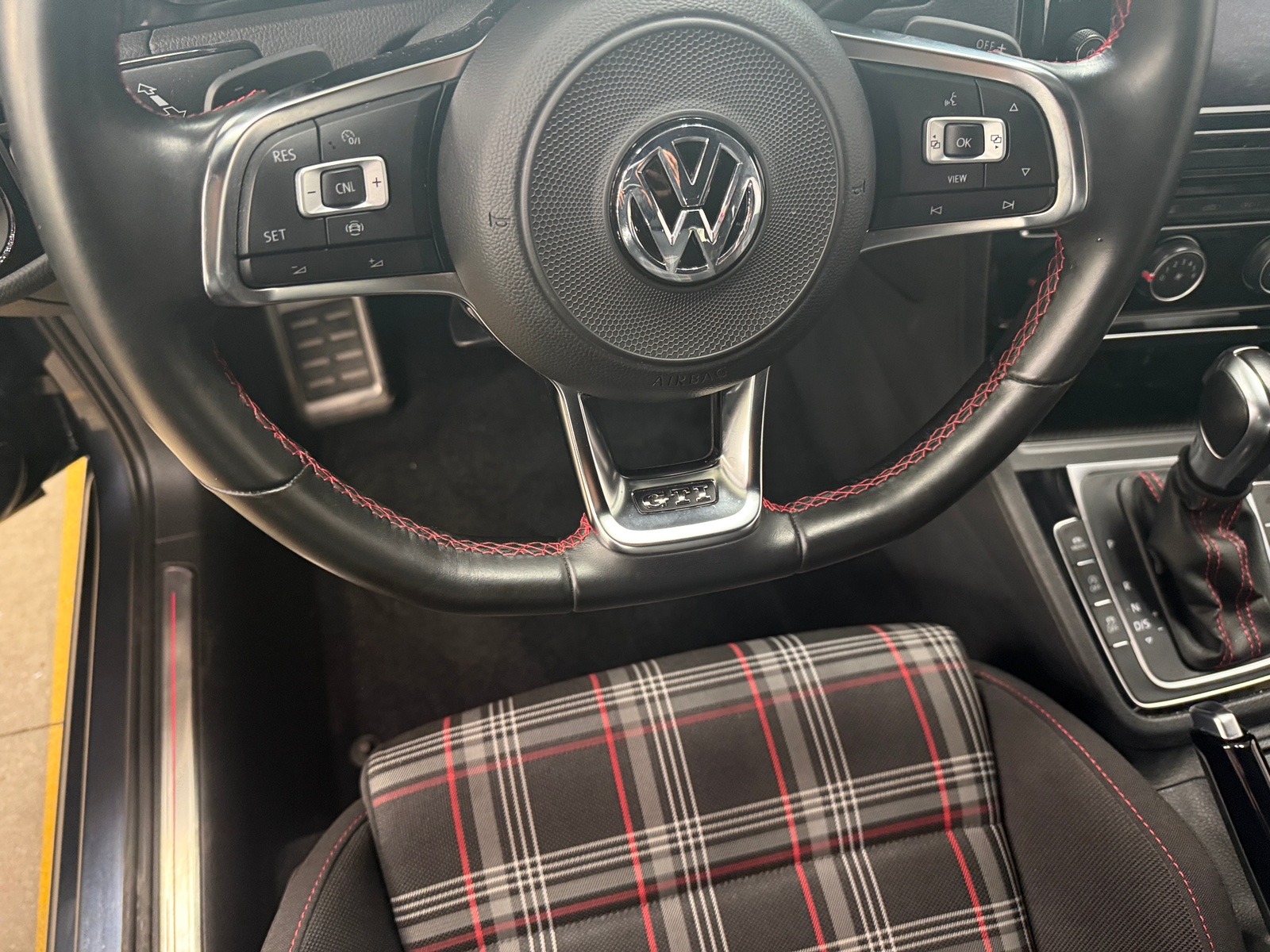 Thumbnail: 2020 Volkswagen Golf - 5