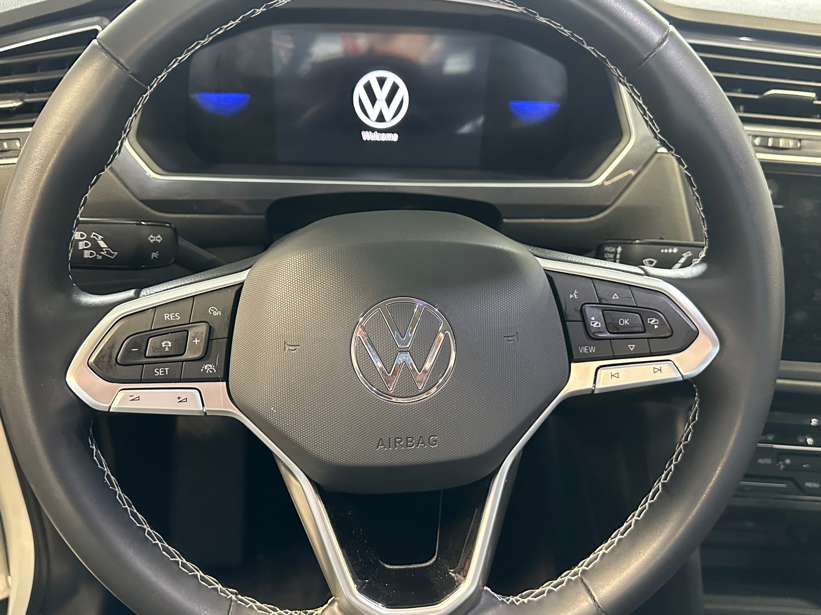 Thumbnail: 2023 Volkswagen Tiguan - 4