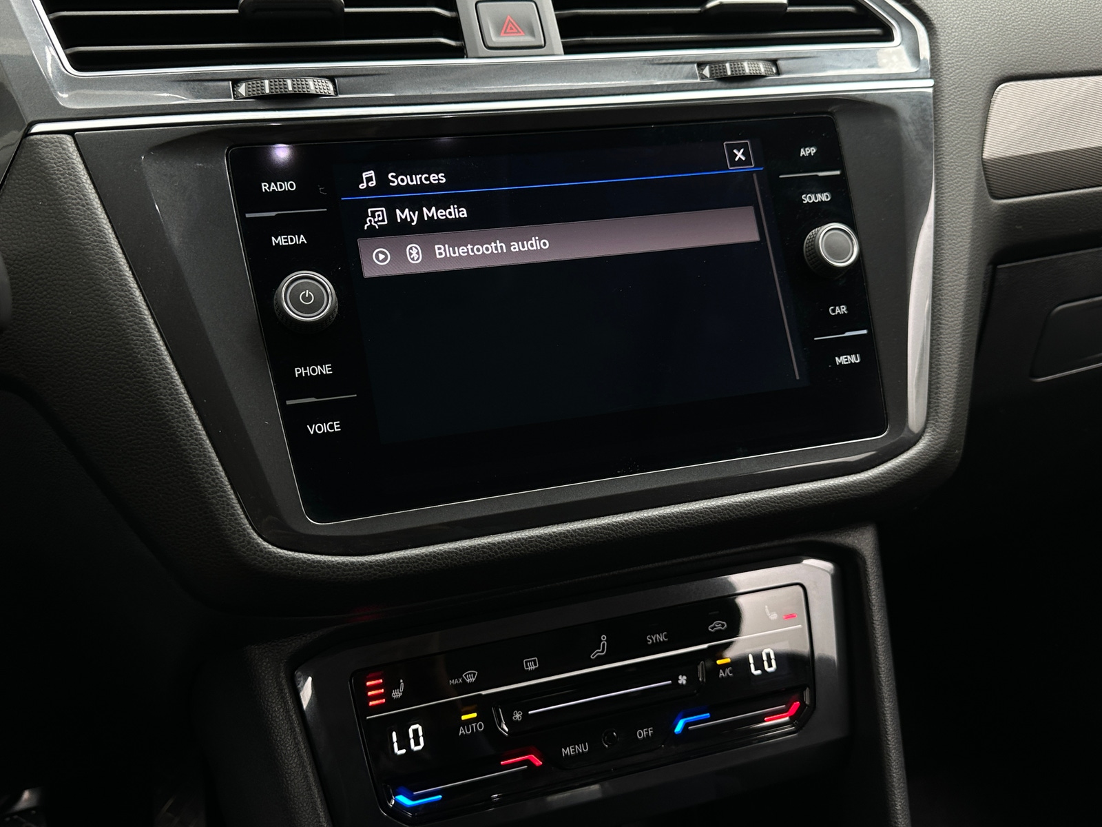 Thumbnail: 2023 Volkswagen Tiguan - 3