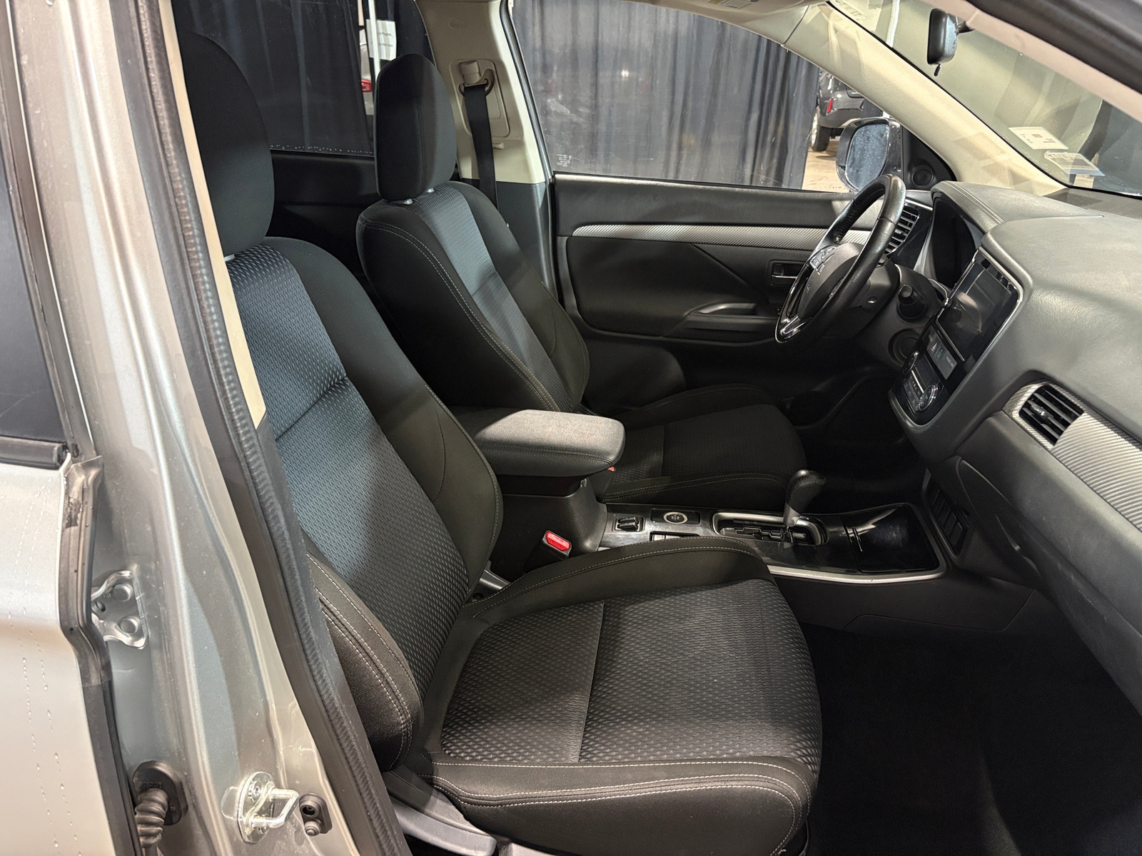 Thumbnail: 2018 Mitsubishi Outlander - 2