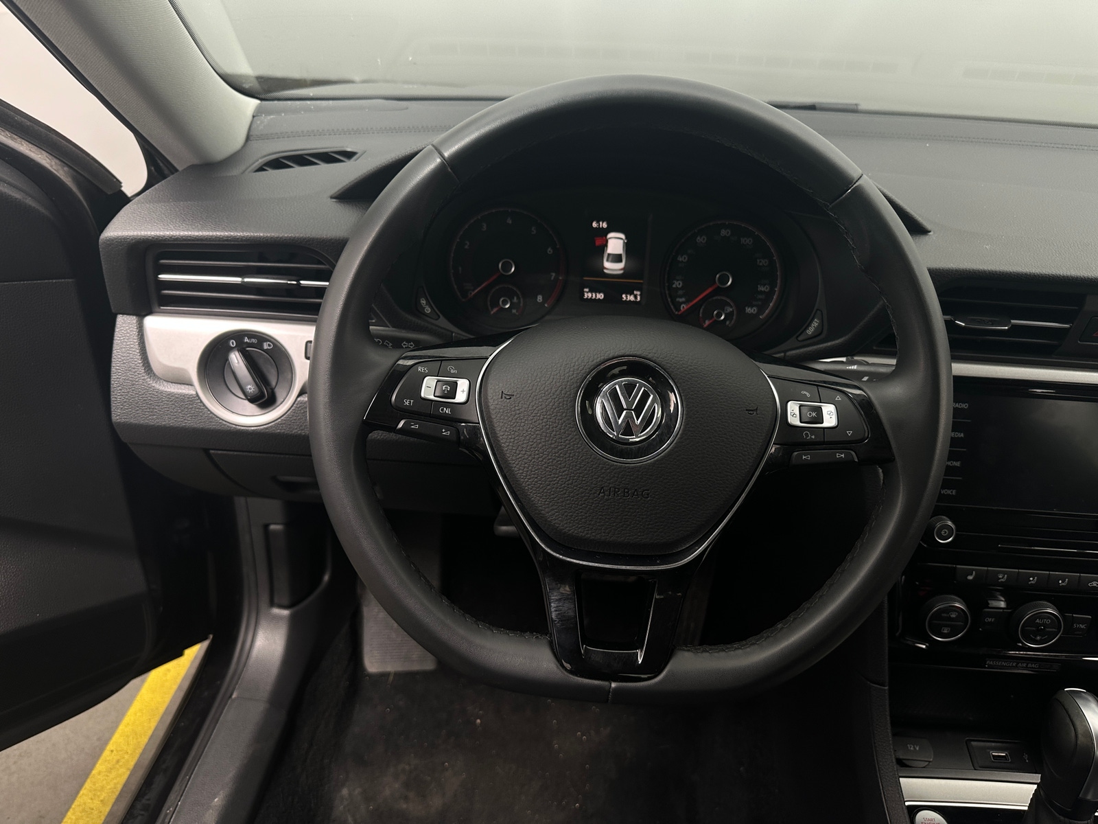 Thumbnail: 2022 Volkswagen Passat - 4