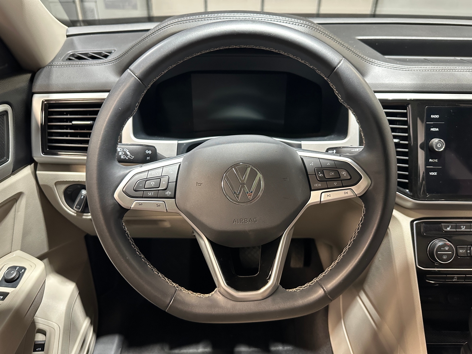 Thumbnail: 2022 Volkswagen Atlas - 4