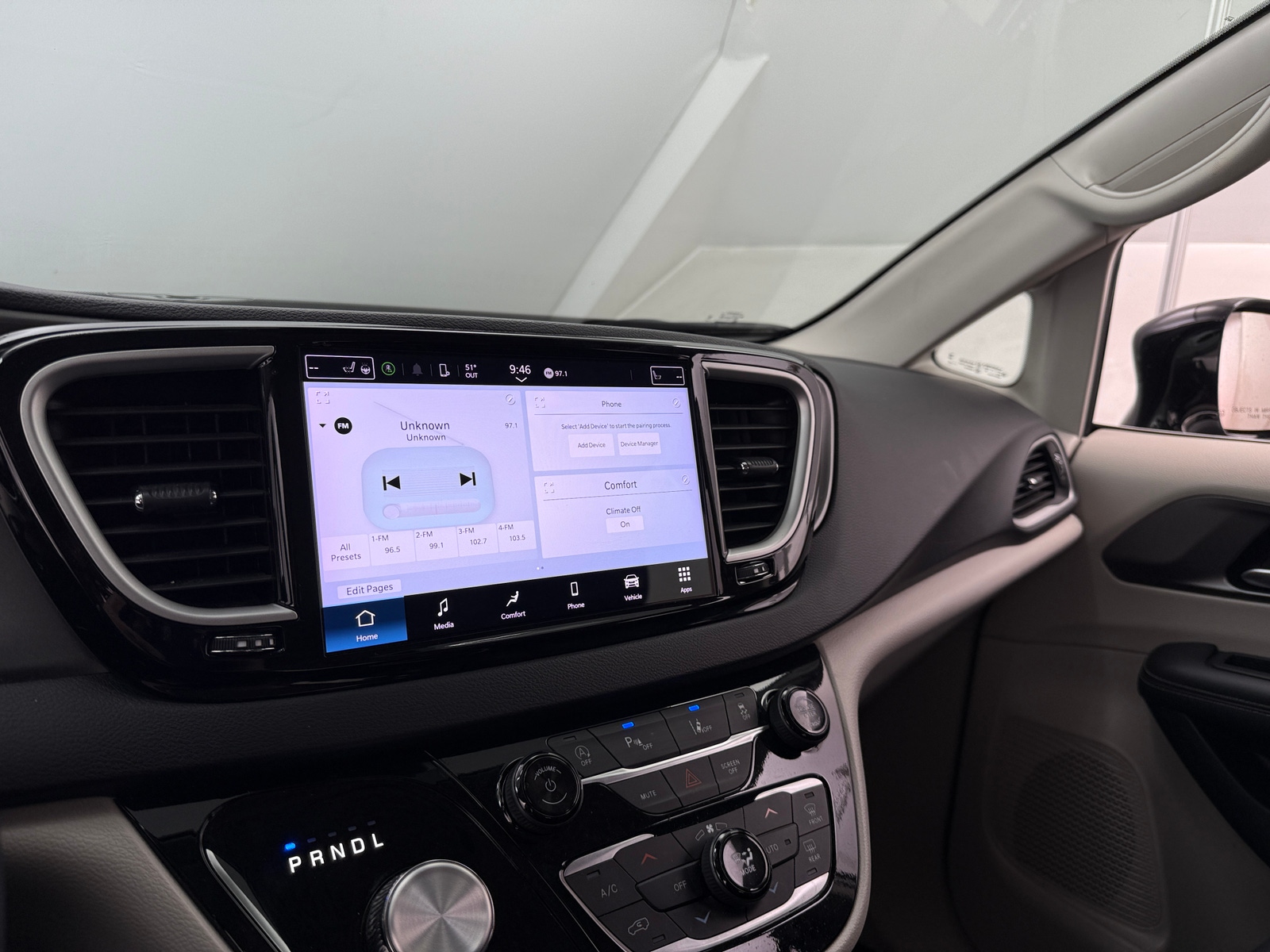 Thumbnail: 2024 Chrysler Pacifica - 3