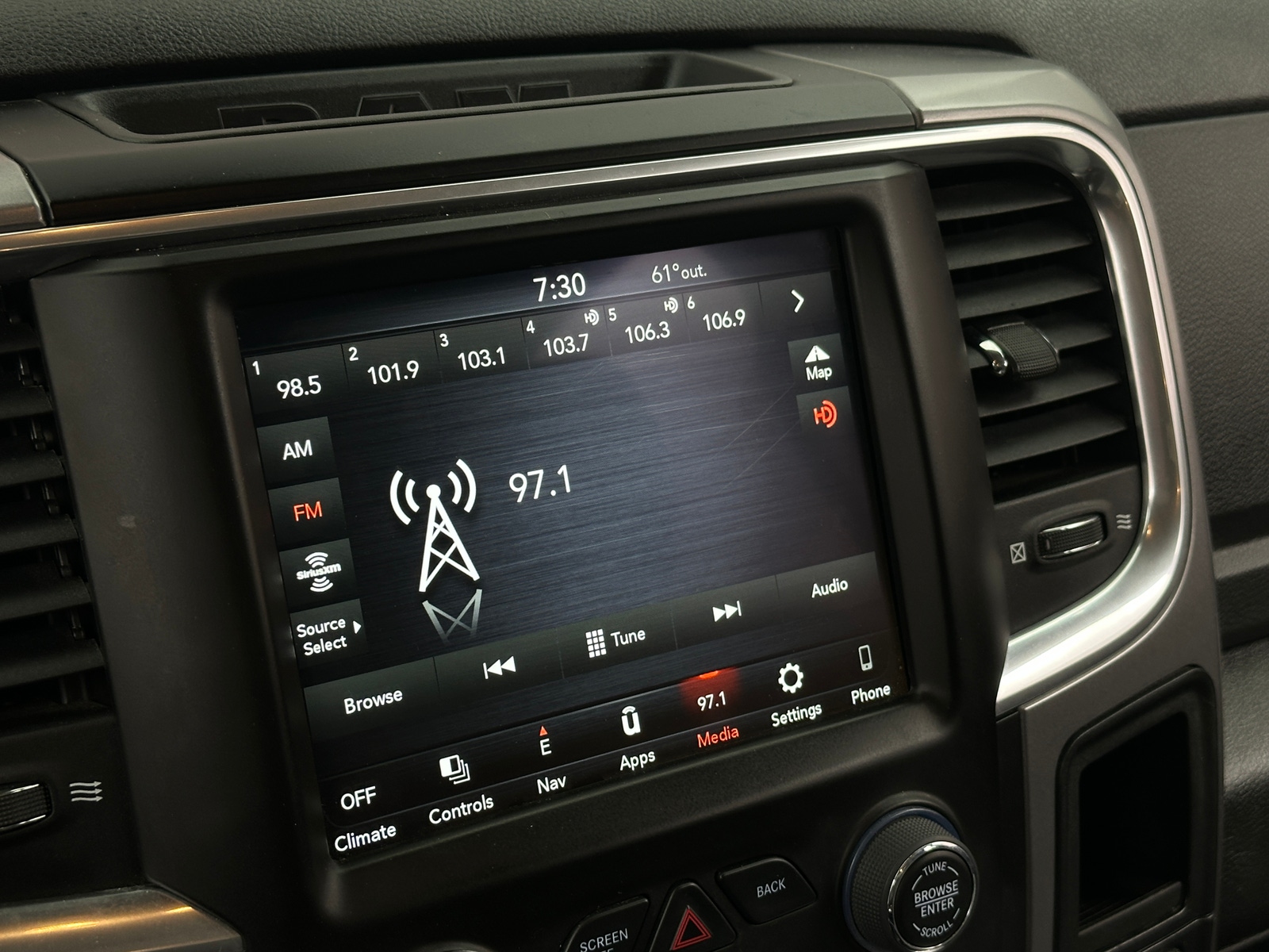 Thumbnail: 2023 RAM 1500 Classic - 4