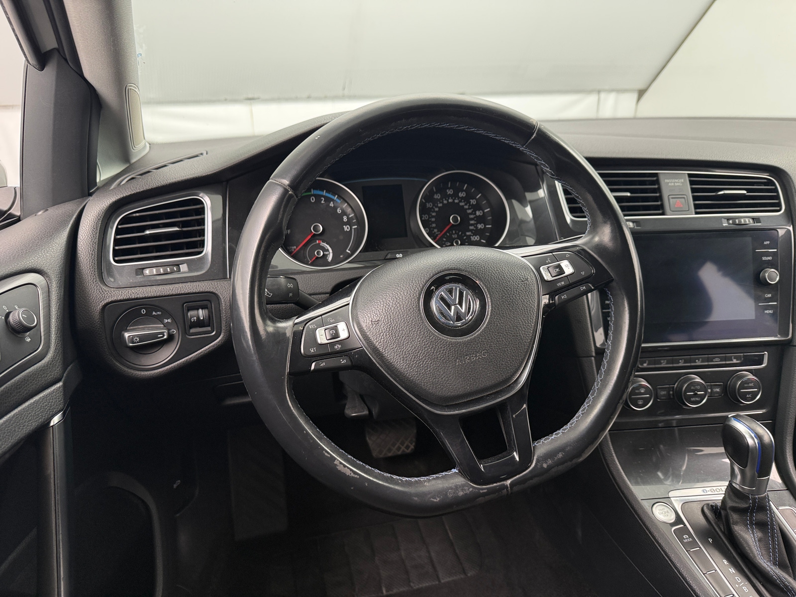 Thumbnail: 2019 Volkswagen e-Golf - 5