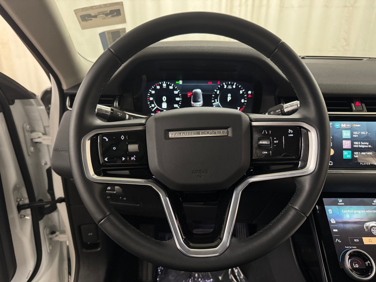 Thumbnail: 2022 Land Rover Range Rover Evoque - 4