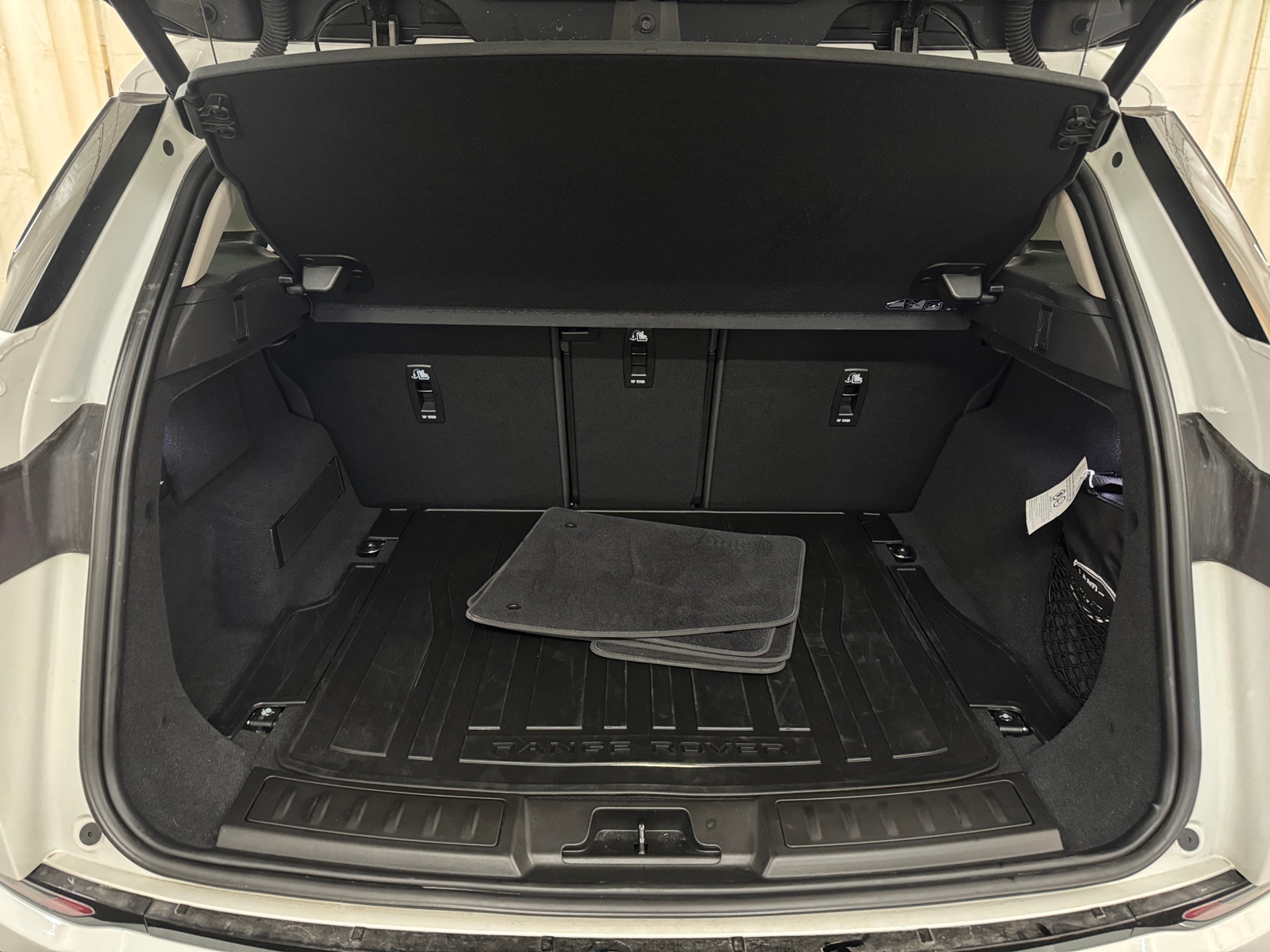 Thumbnail: 2022 Land Rover Range Rover Evoque - 6