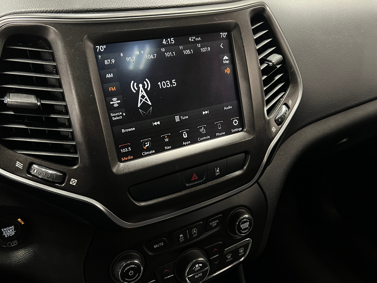 Thumbnail: 2022 Jeep Cherokee - 4