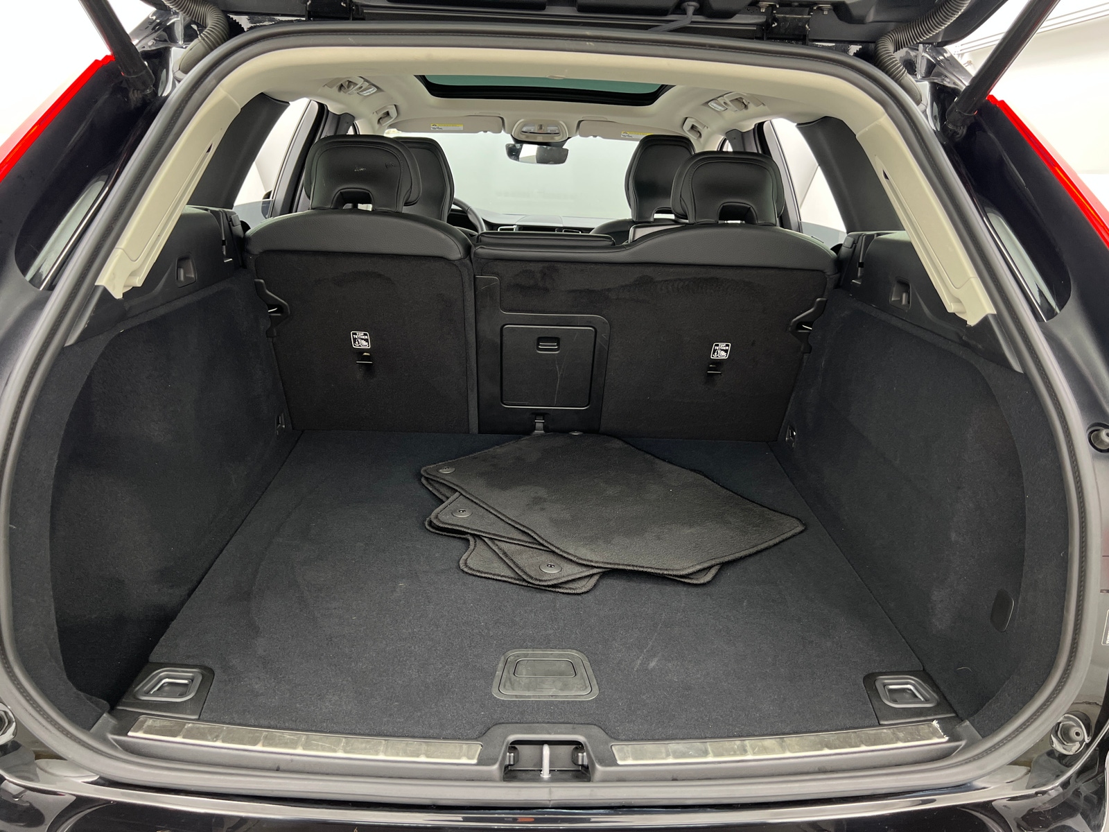 Thumbnail: 2025 Volvo XC60 - 6