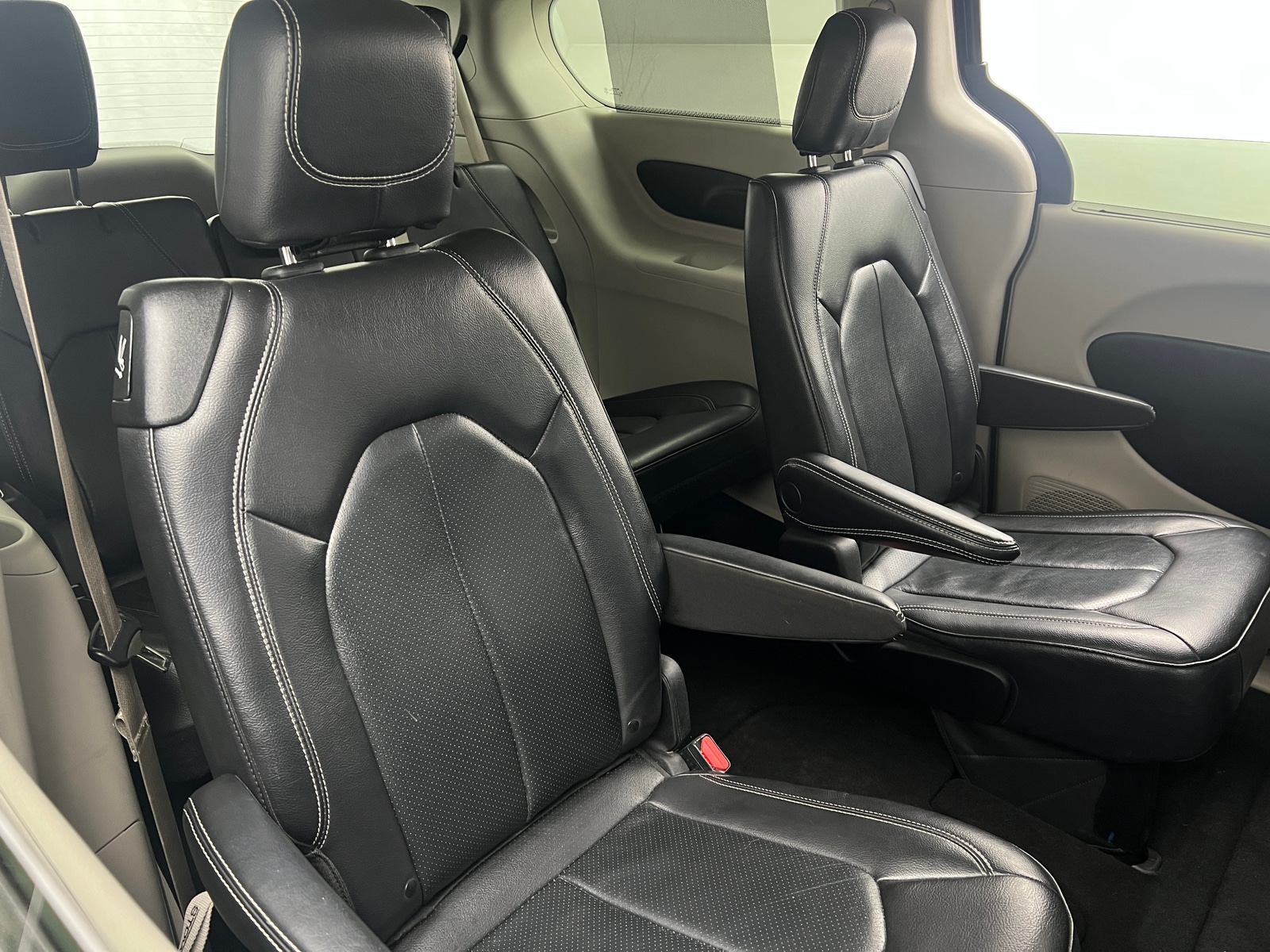 Thumbnail: 2022 Chrysler Pacifica - 5