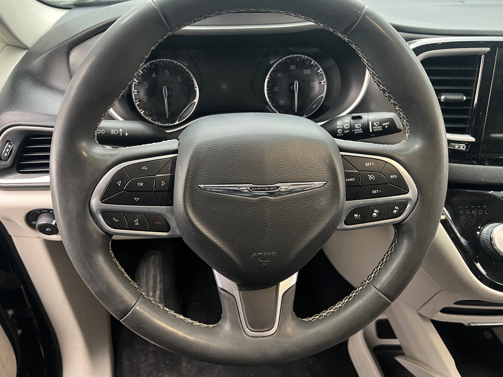 Thumbnail: 2022 Chrysler Pacifica - 4