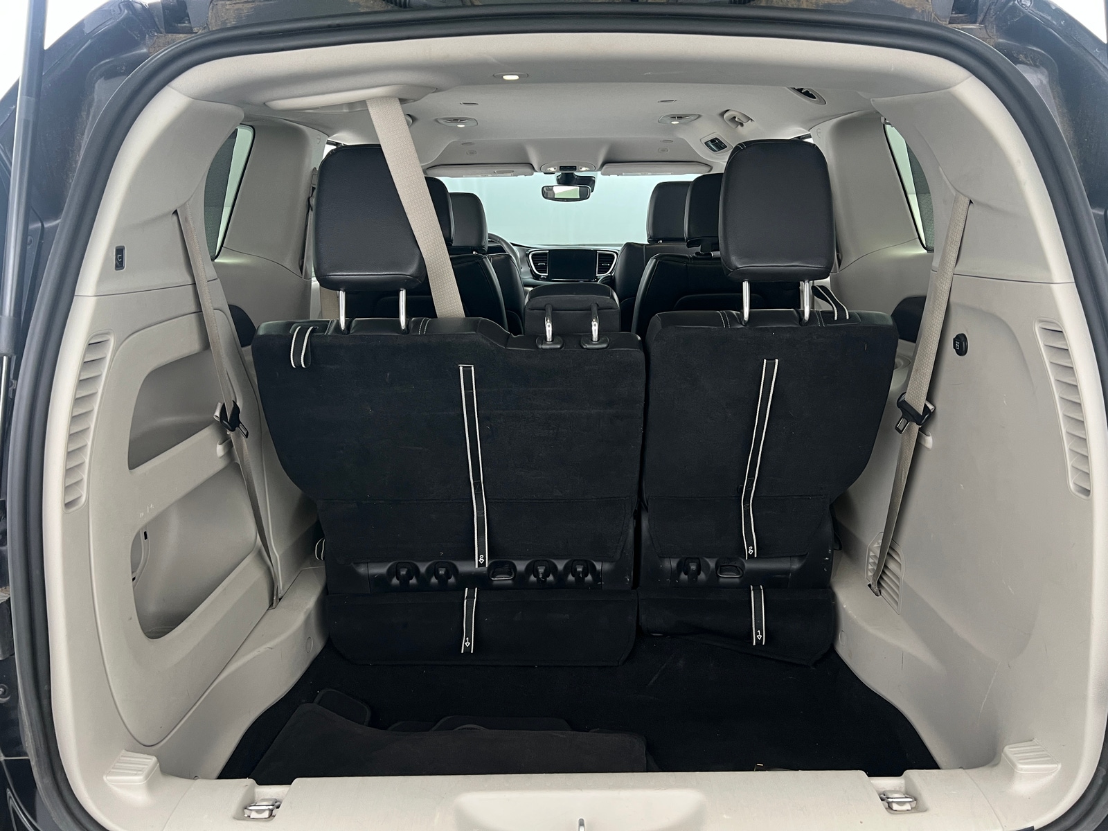 Thumbnail: 2022 Chrysler Pacifica - 6