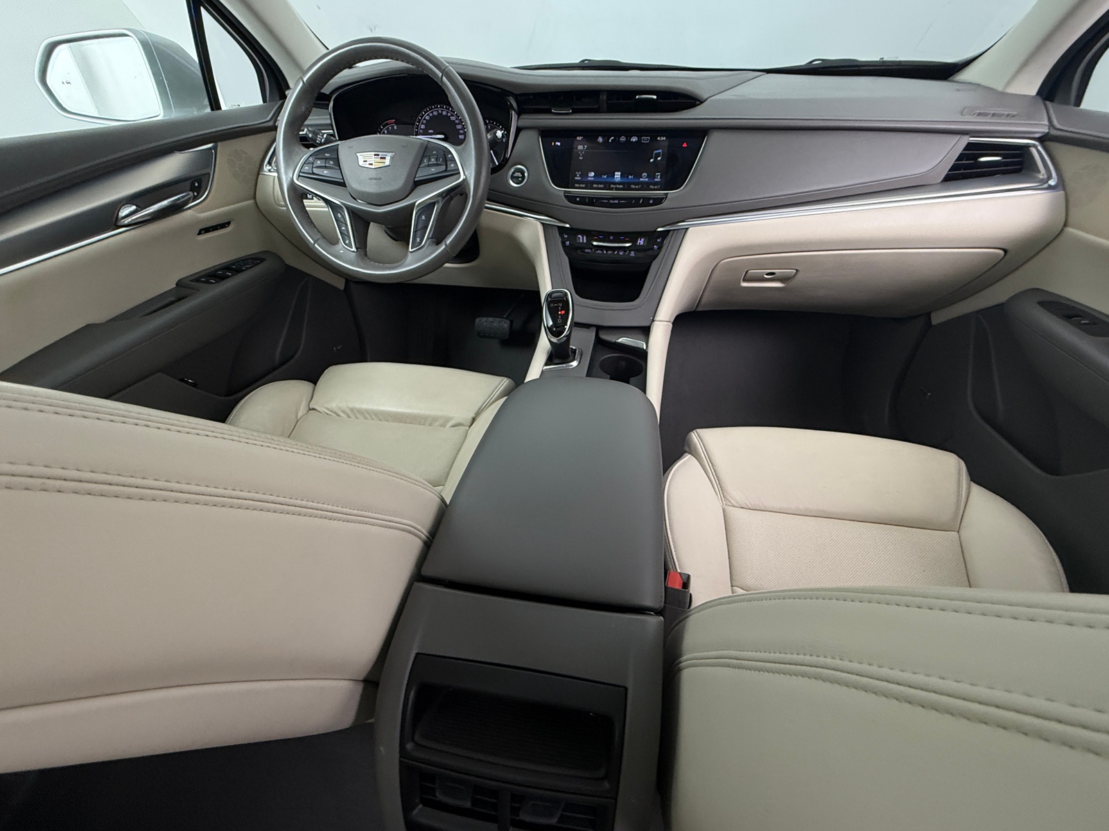 Thumbnail: 2017 Cadillac XT5 - 2