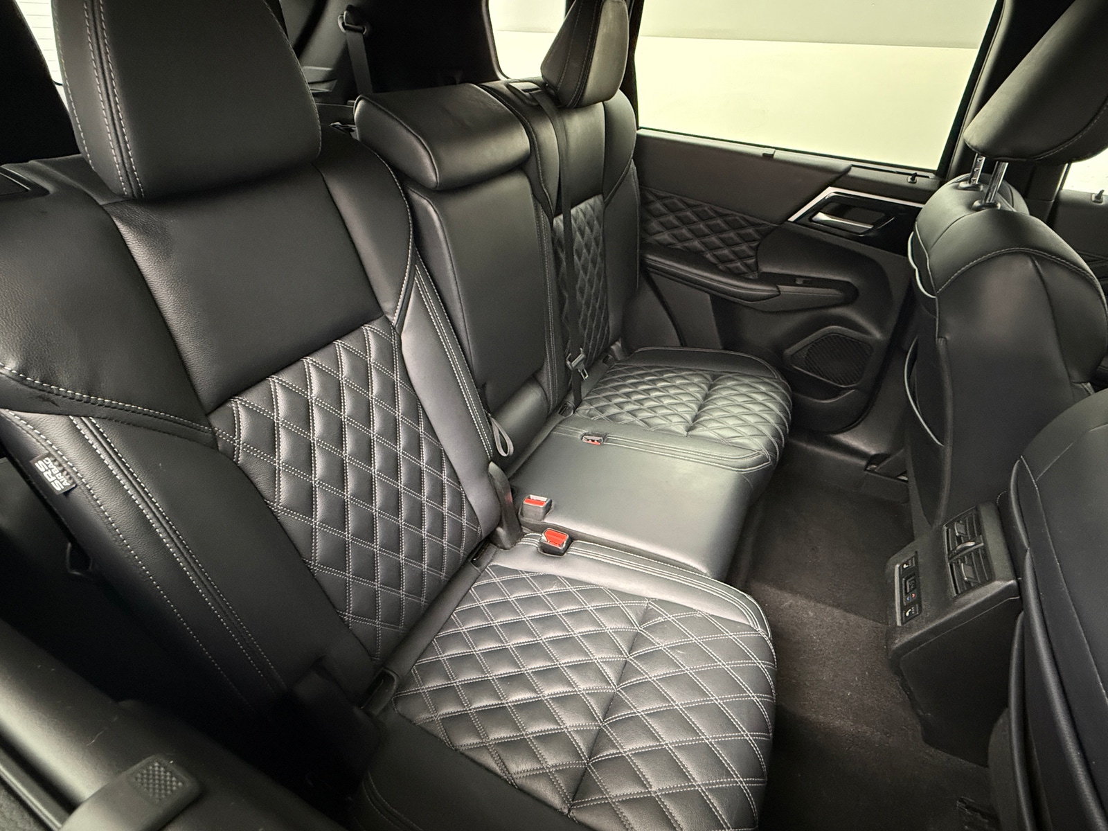 Thumbnail: 2024 Mitsubishi Outlander - 5