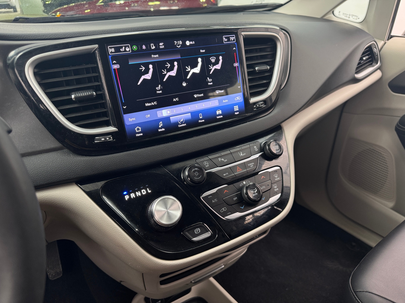 Thumbnail: 2024 Chrysler Pacifica - 3