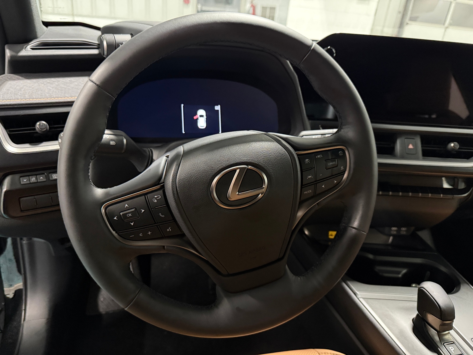 Thumbnail: 2025 Lexus UX - 4