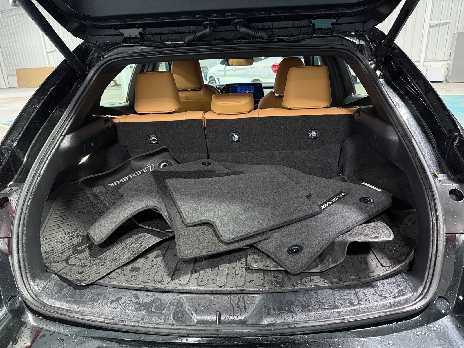 Thumbnail: 2025 Lexus UX - 6