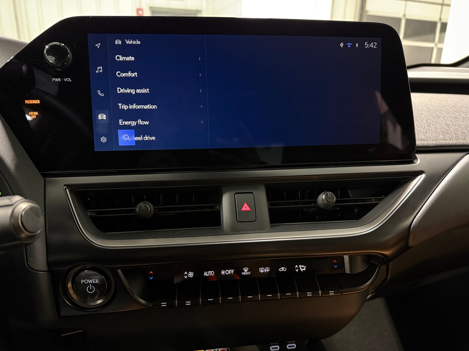 Thumbnail: 2025 Lexus UX - 3