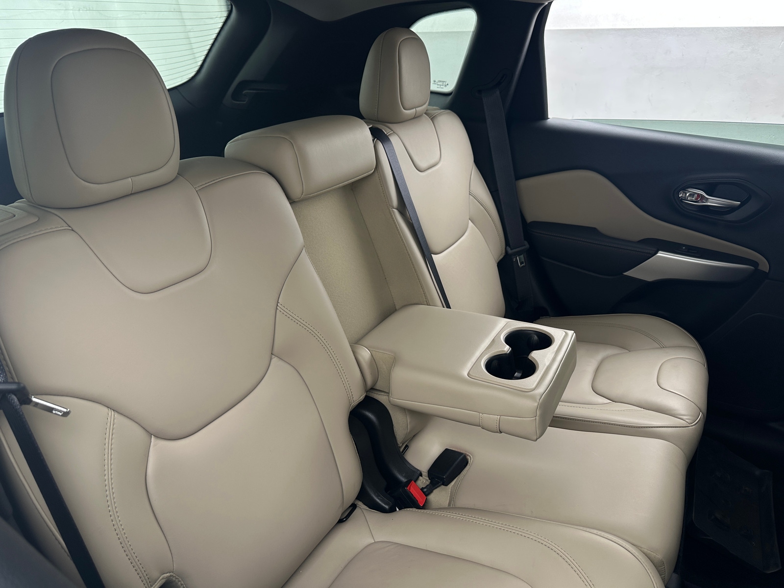 Thumbnail: 2017 Jeep Cherokee - 5