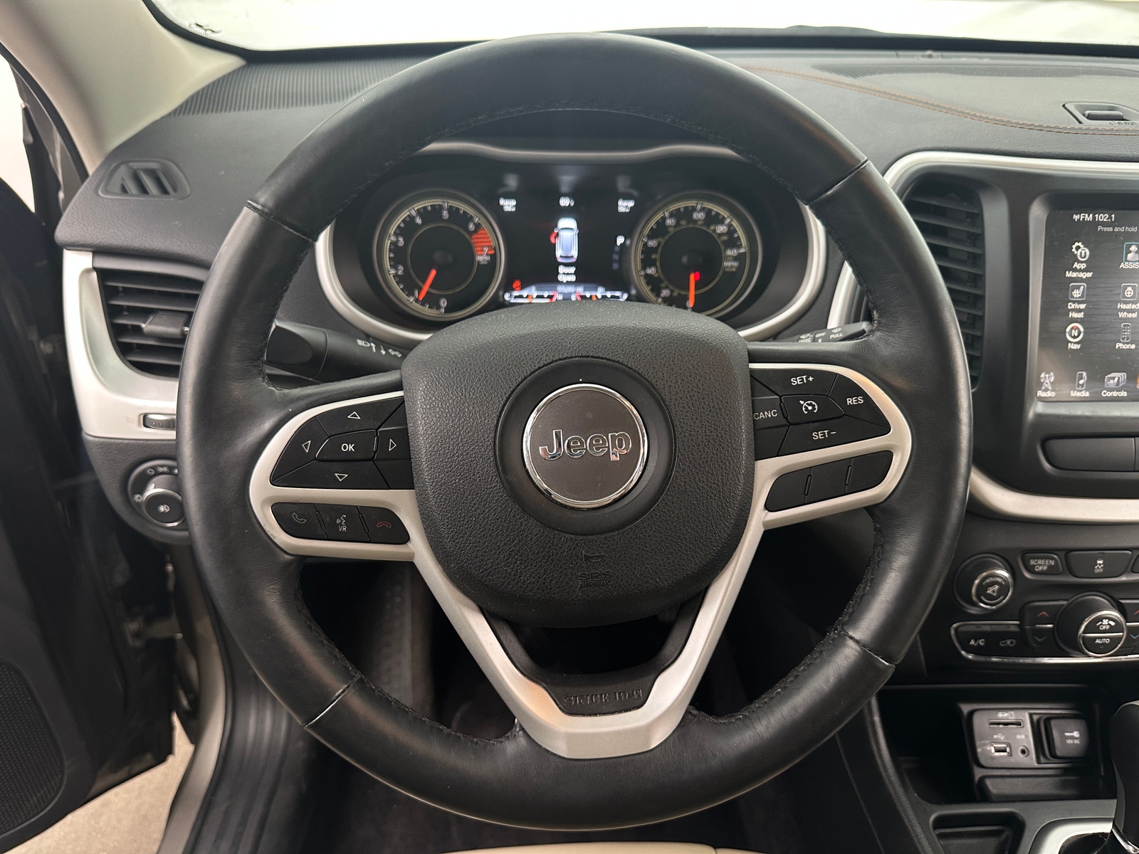 Thumbnail: 2017 Jeep Cherokee - 4