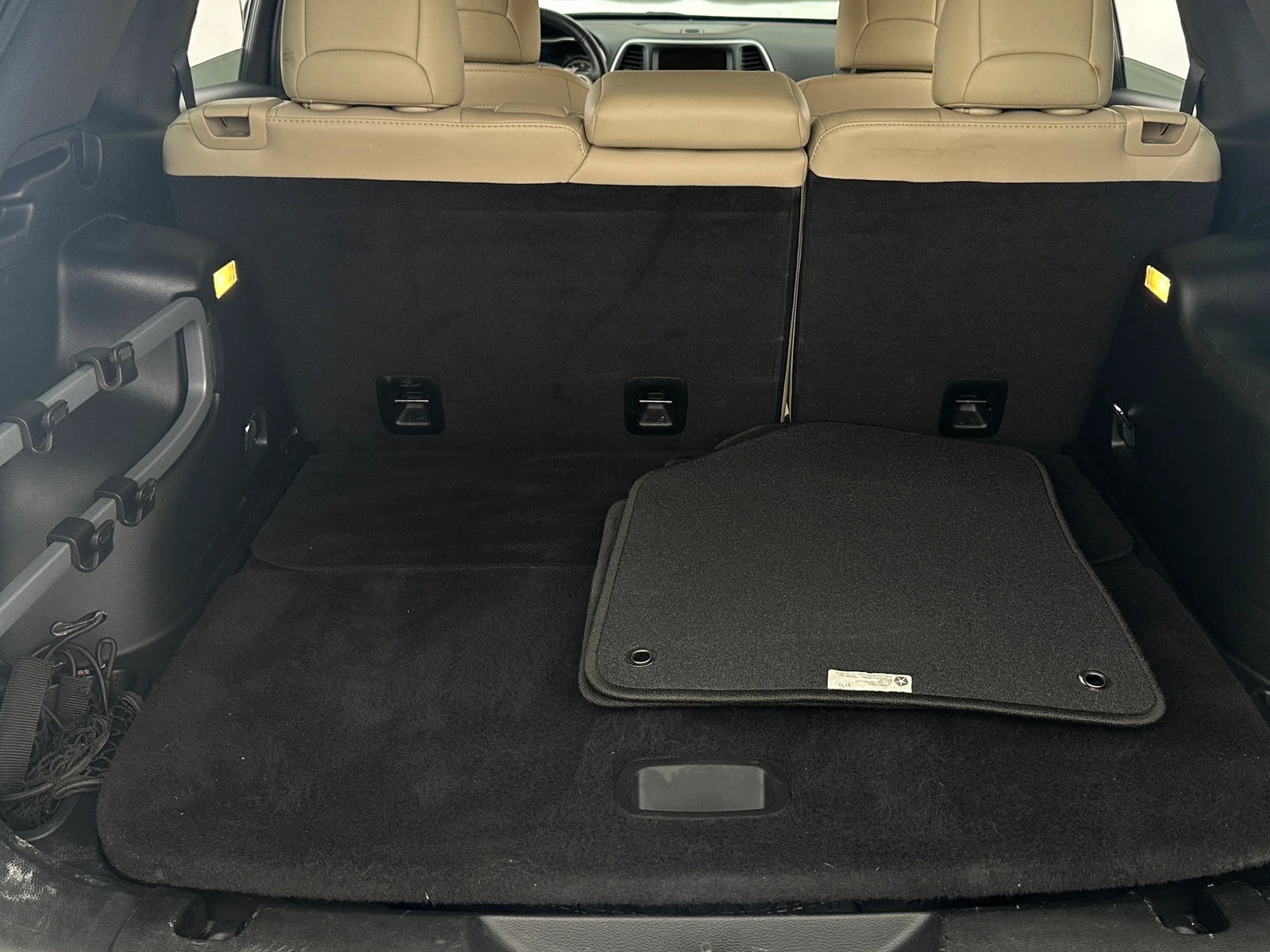 Thumbnail: 2017 Jeep Cherokee - 6