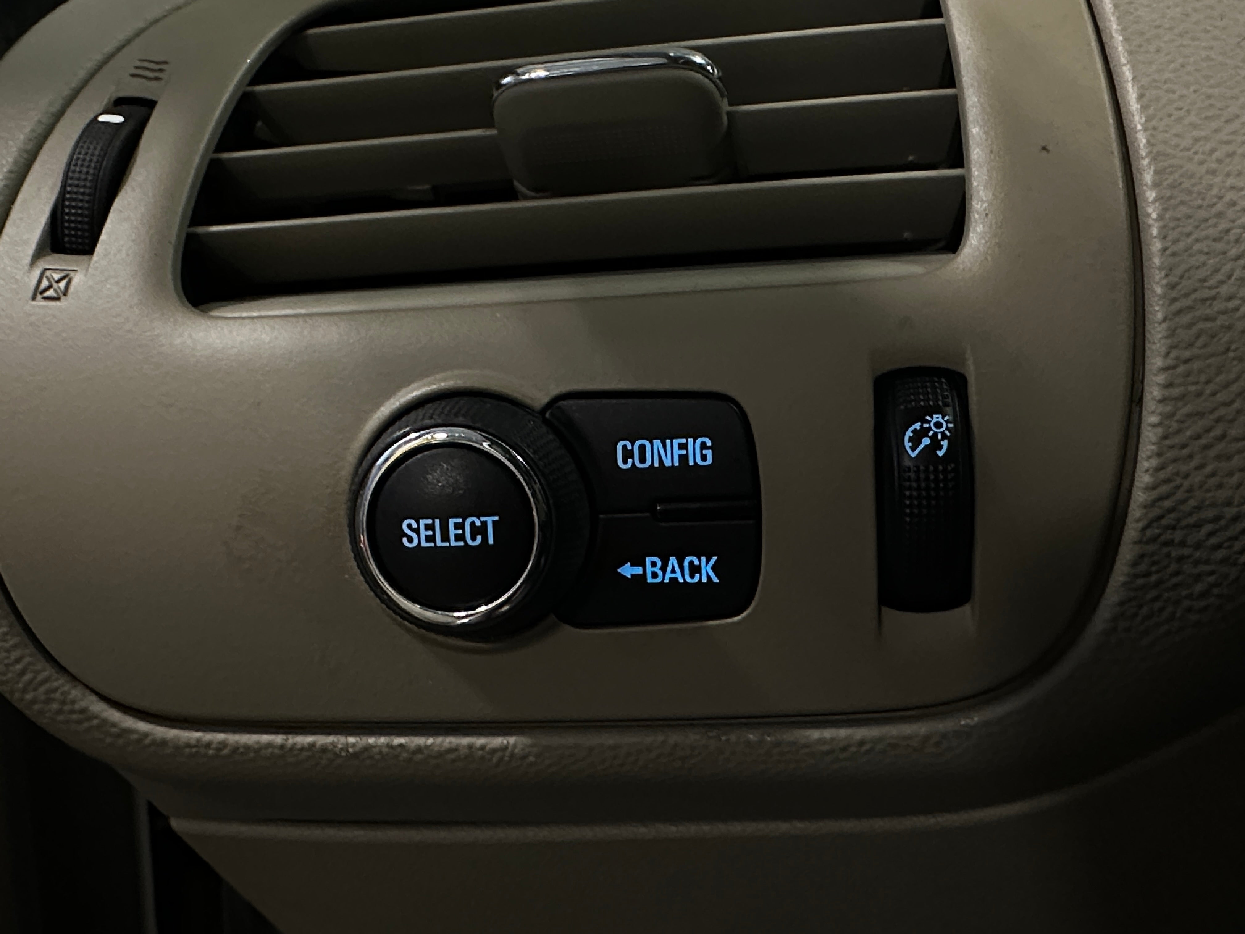 Used 2013 Chevrolet Volt Base with VIN 1G1RD6E43DU134812 for sale in Oak Creek, WI