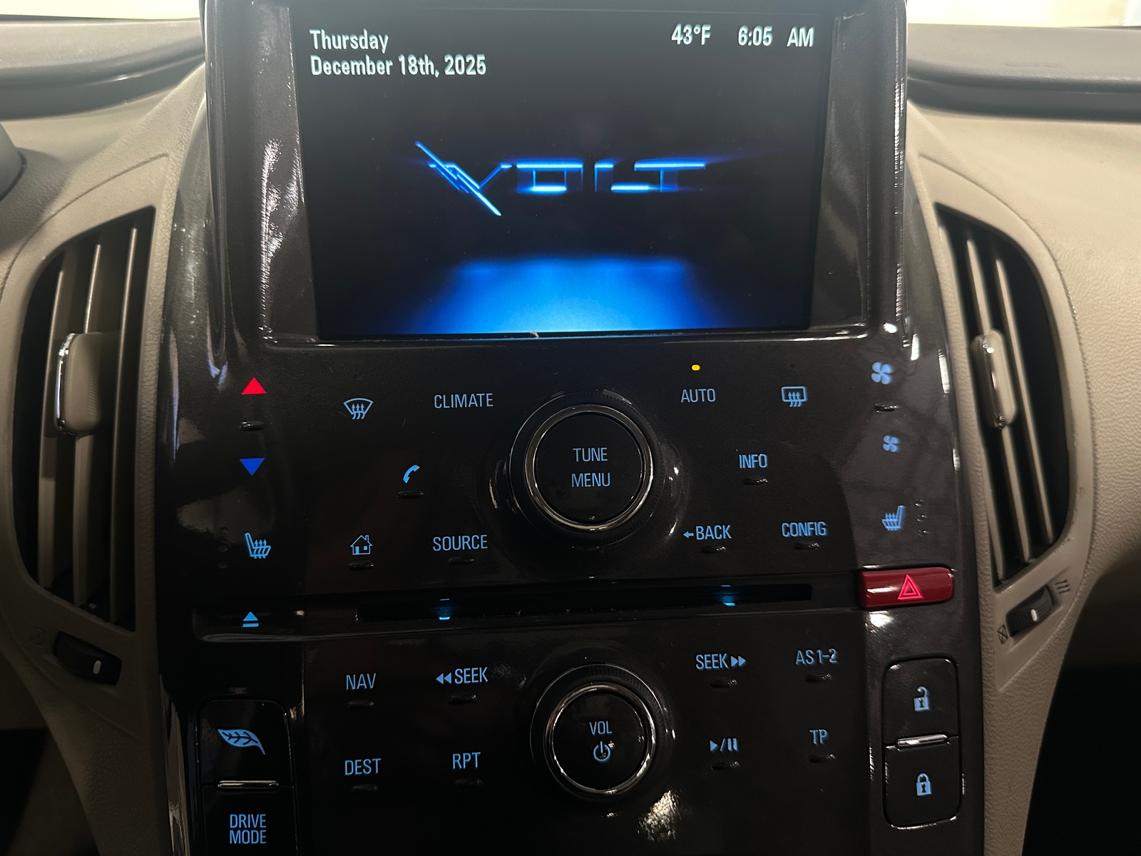 Thumbnail: 2013 Chevrolet Volt - 3