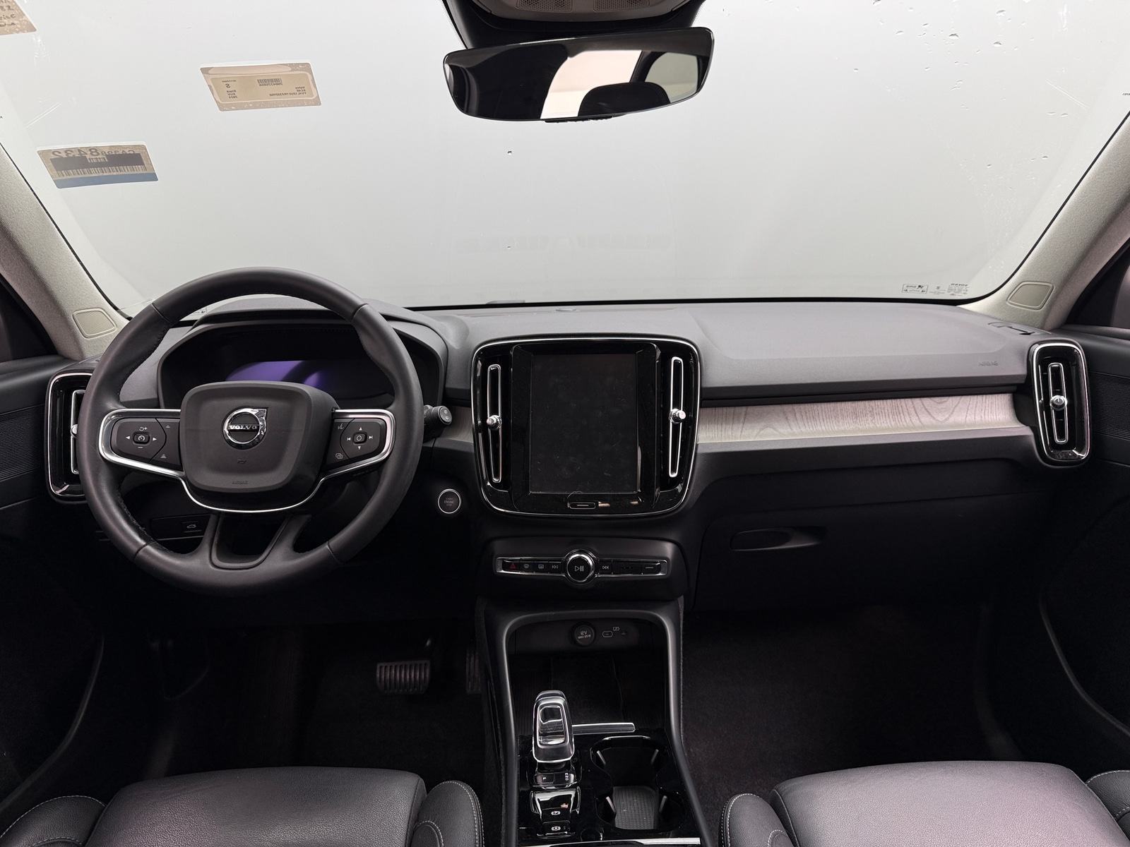 Thumbnail: 2024 Volvo XC40 - 2