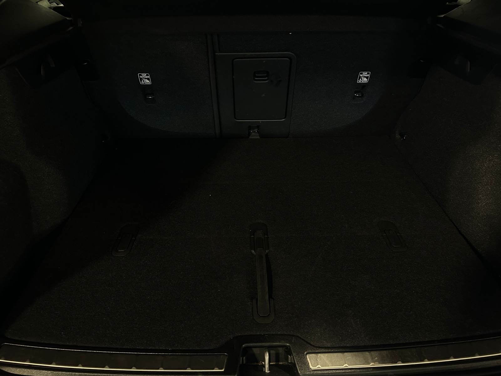 Thumbnail: 2024 Volvo XC40 - 6