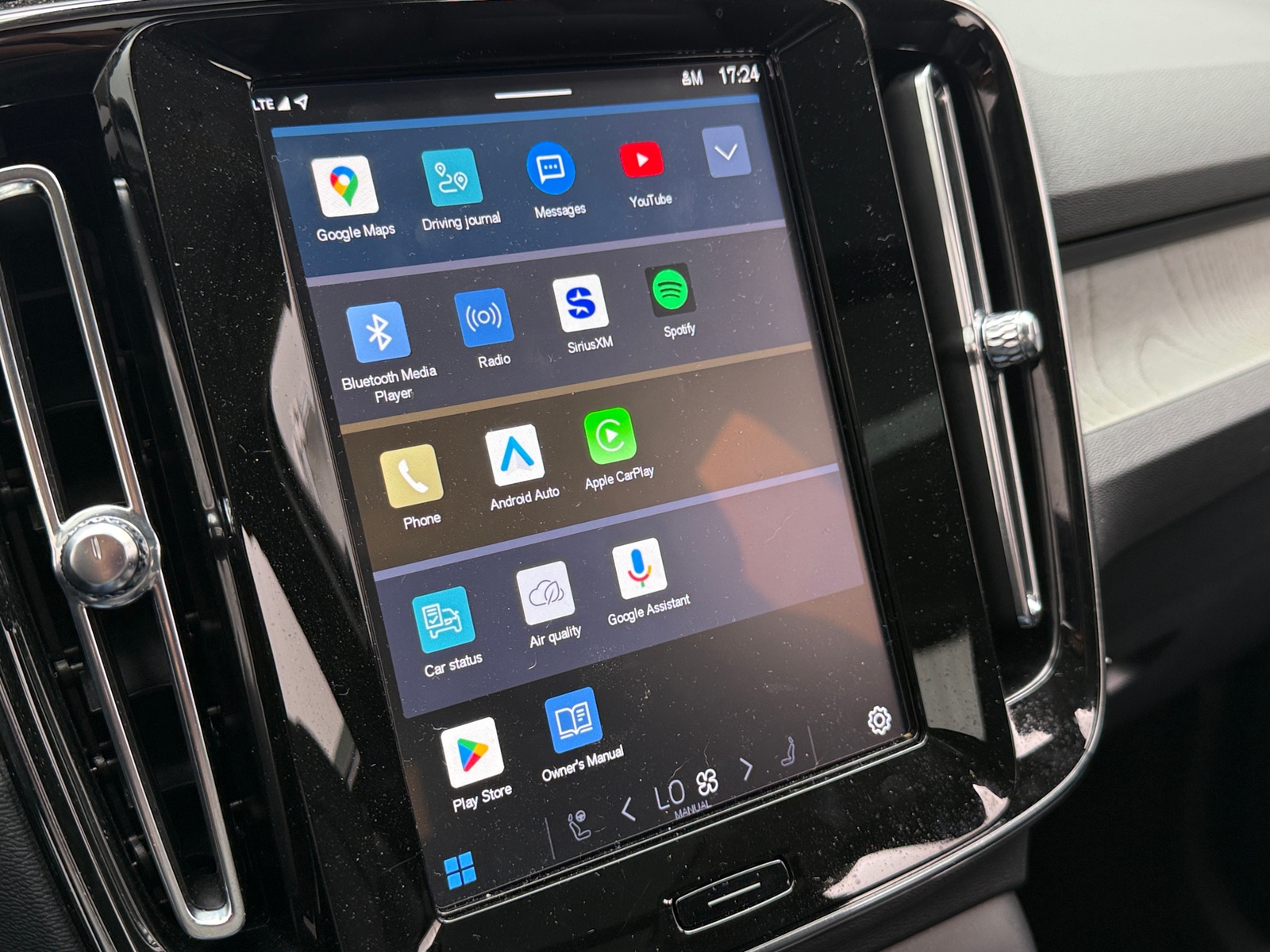 Thumbnail: 2024 Volvo XC40 - 3