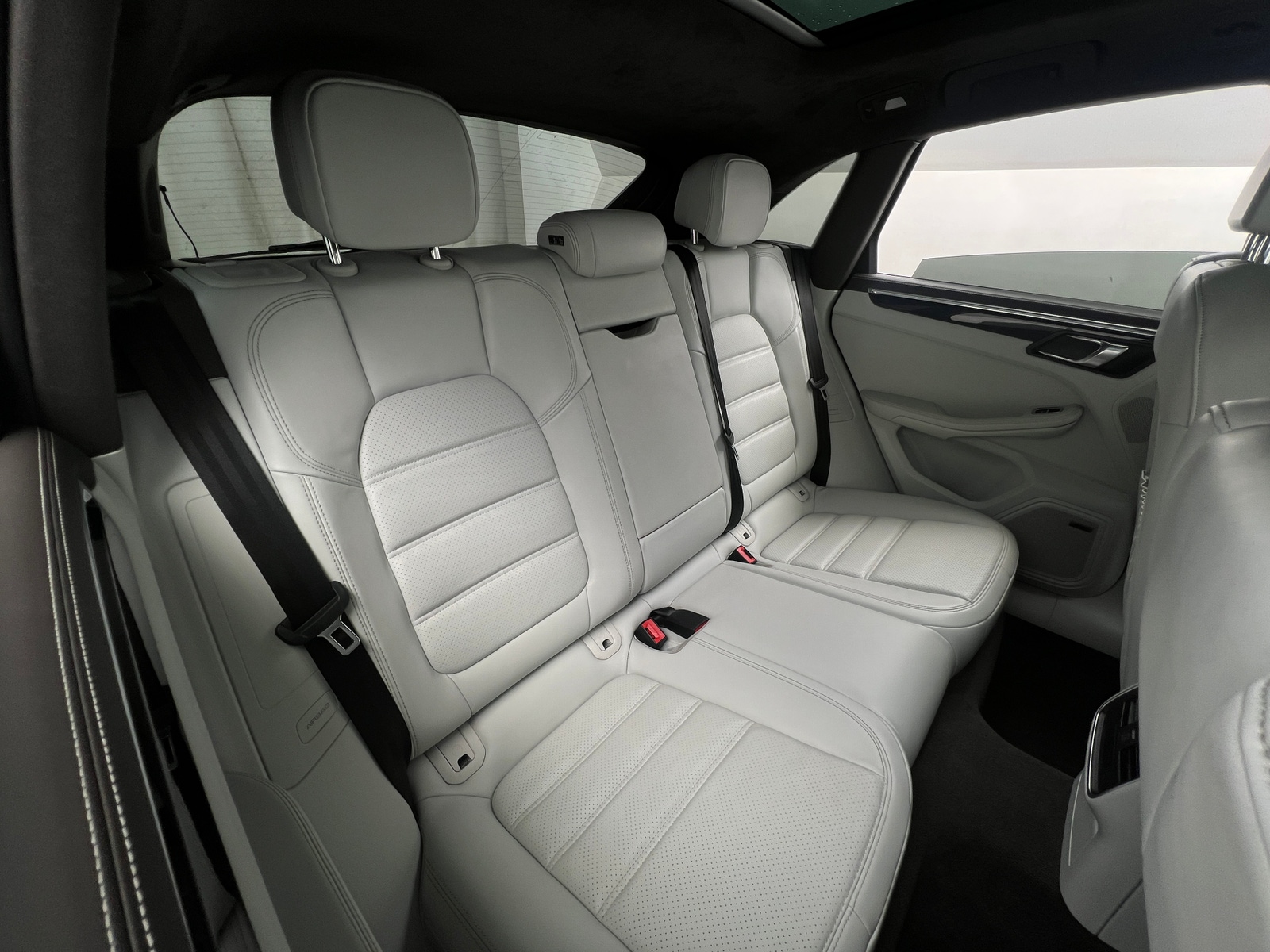 Thumbnail: 2015 Porsche Macan - 5