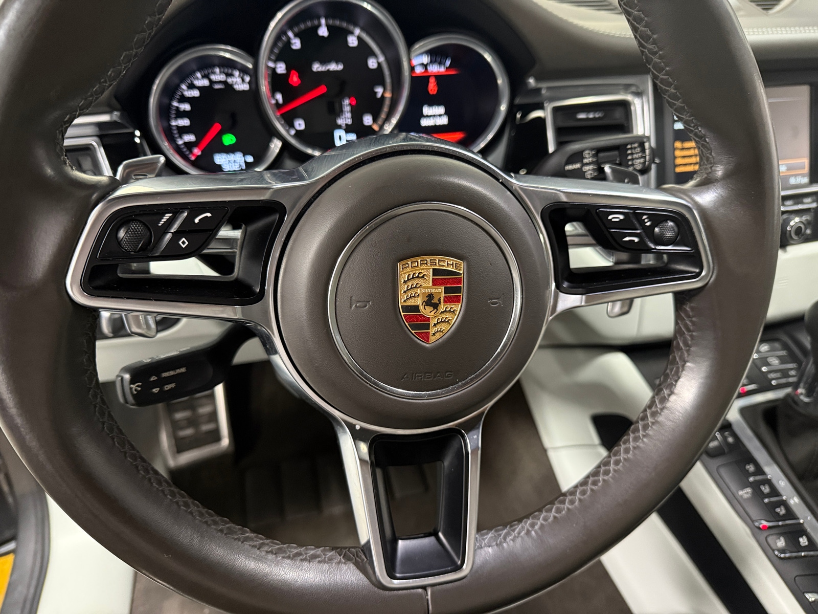 Thumbnail: 2015 Porsche Macan - 4