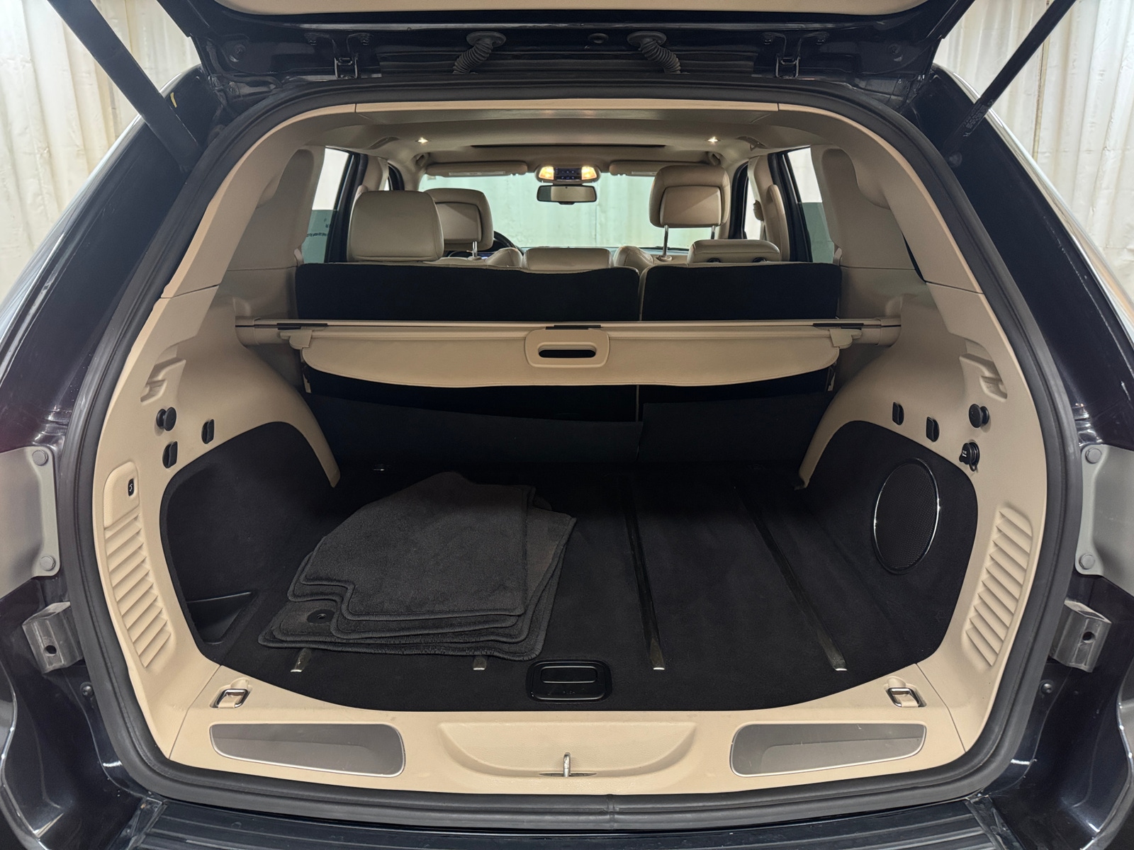 Thumbnail: 2016 Jeep Grand Cherokee - 6