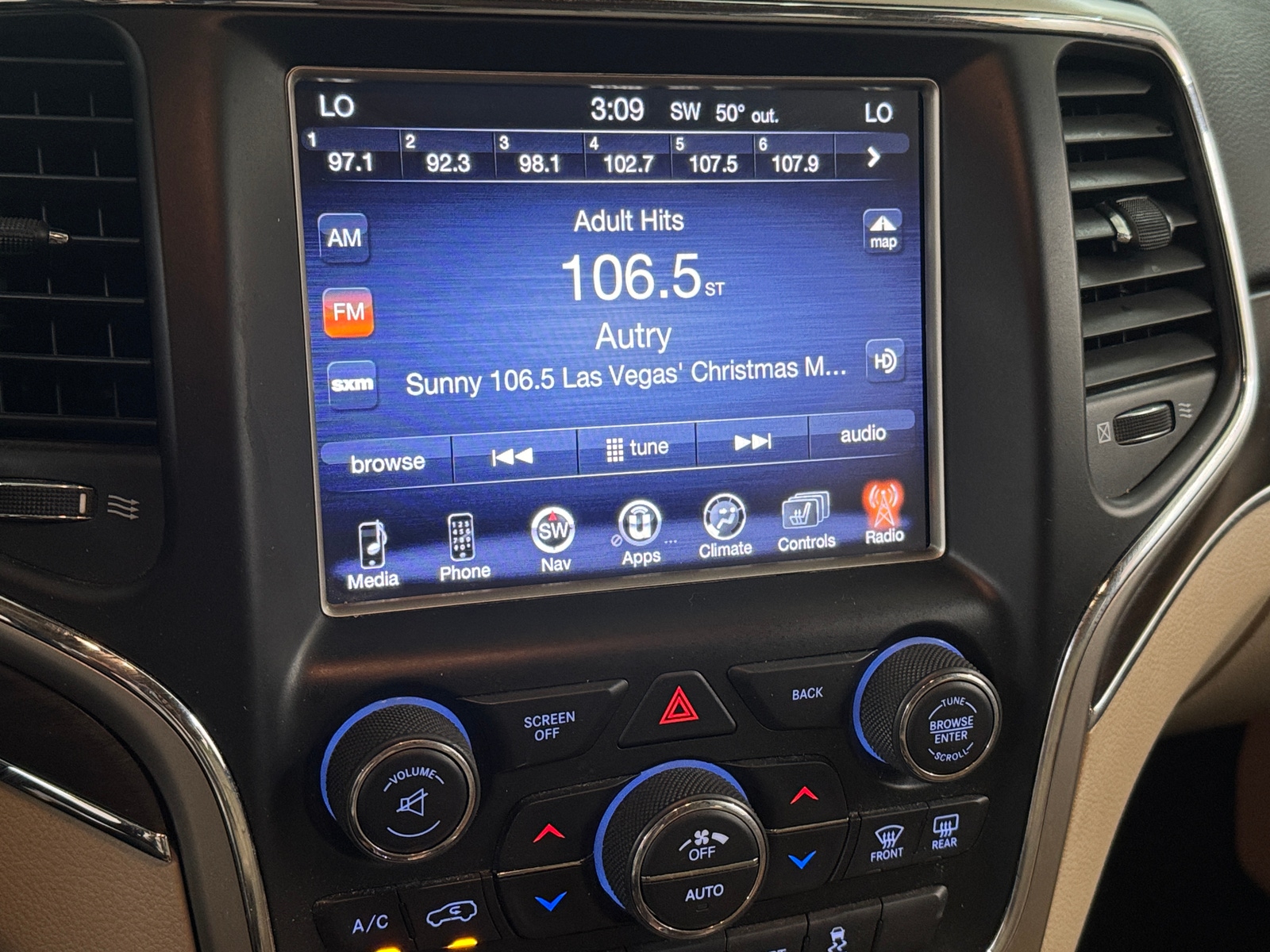 Thumbnail: 2016 Jeep Grand Cherokee - 3