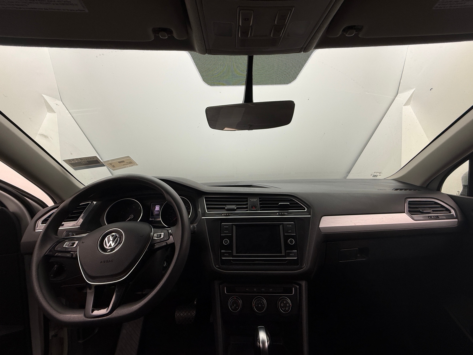 Thumbnail: 2020 Volkswagen Tiguan - 3