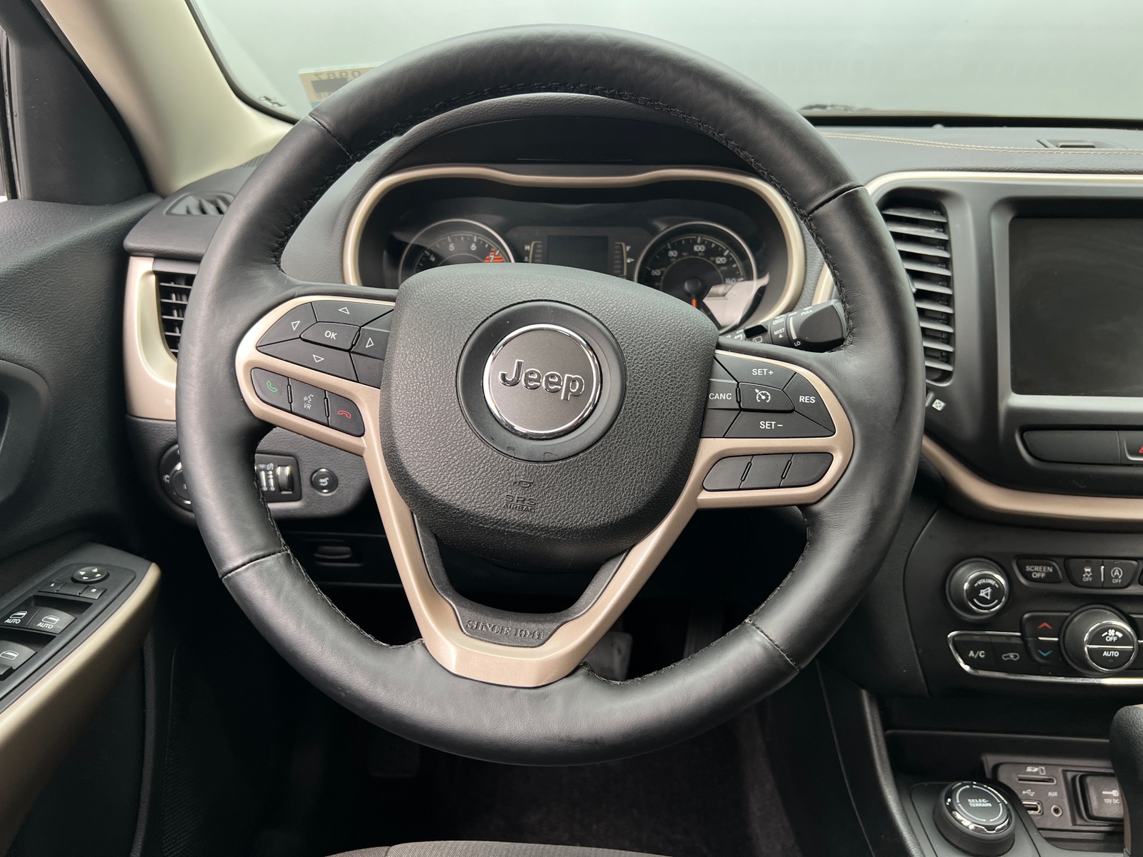 Thumbnail: 2017 Jeep Cherokee - 5