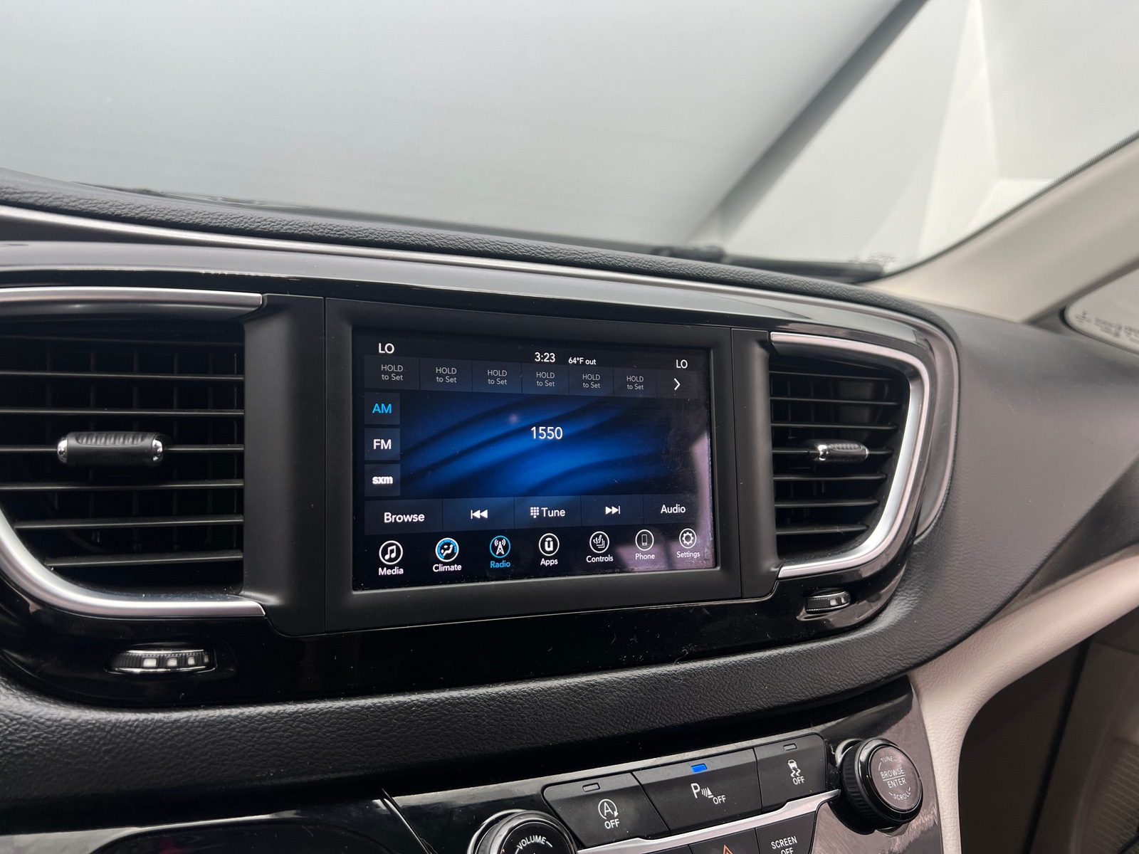 Thumbnail: 2020 Chrysler Pacifica - 3