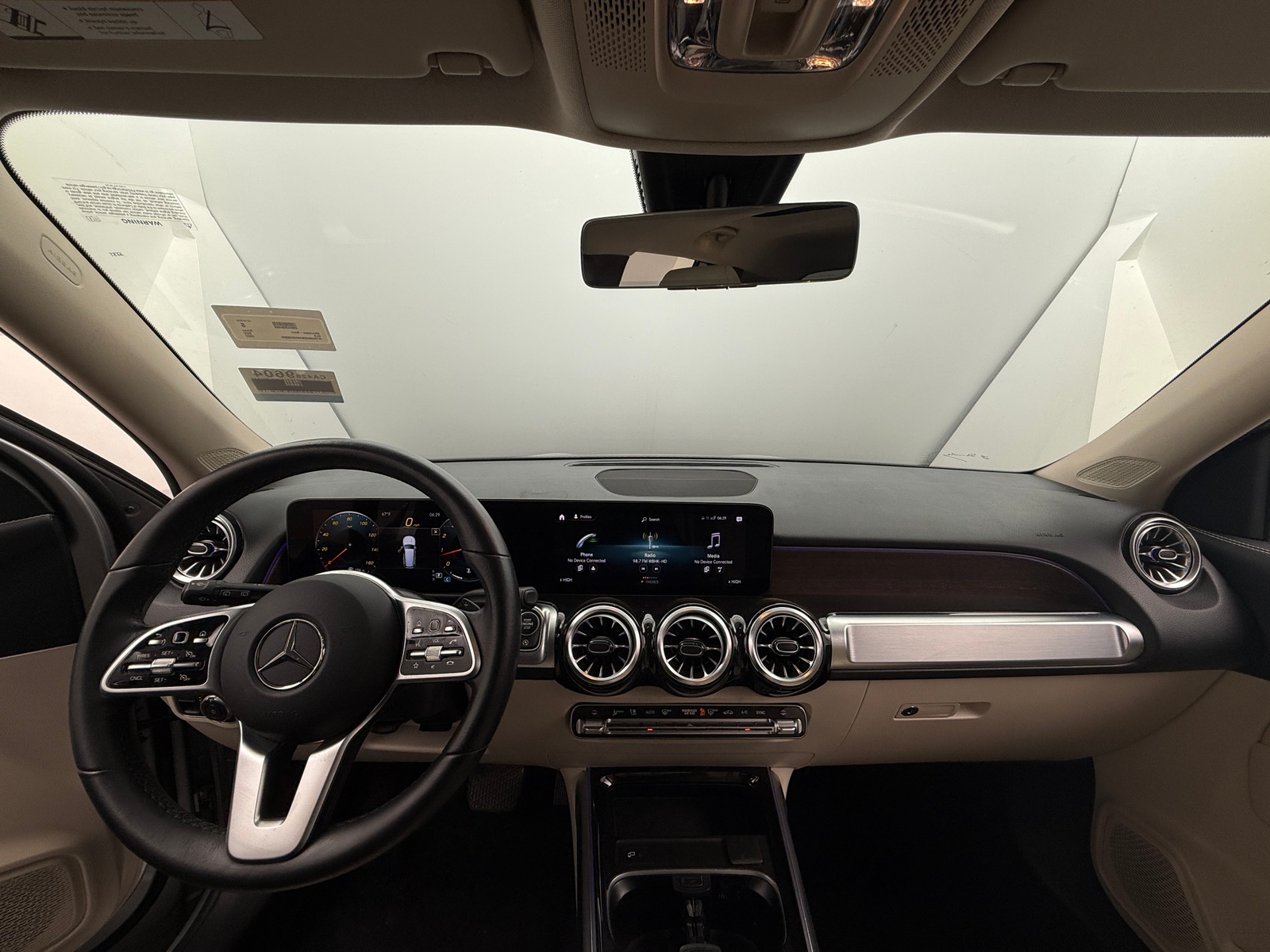 Thumbnail: 2022 Mercedes-Benz GLB - 3