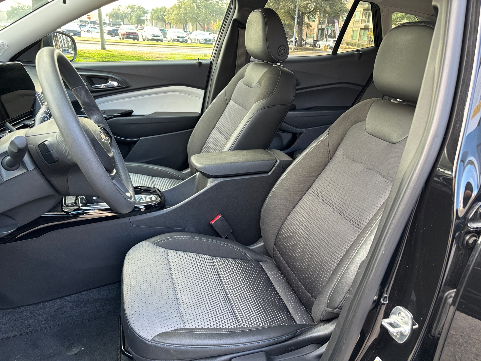 Thumbnail: 2025 Chevrolet Trax - 2